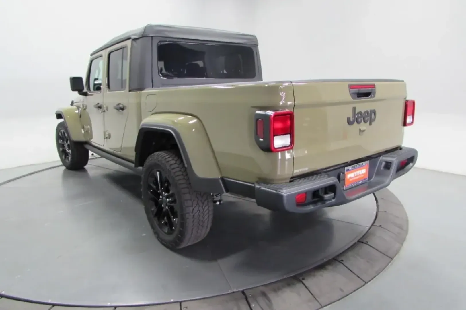 2025 /Black Cloth Jeep Gladiator Nighthawk (1C6PJTAG2SL) with an Other engine, Automatic transmission, located at 12830 Highway 21, De Soto, MO, 63020, (636) 337-7777, 38.153099, -90.573624 - **Unleash Adventure with the 2025 Jeep Gladiator at Pettus CDJR DeSoto!**<br /> <br /> Are you ready to elevate your outdoor adventures and weekend getaways? The 2025 Jeep Gladiator is designed for those who crave excitement and functionality in their daily lives. Whether you're a weekend warrior ta - Photo#5