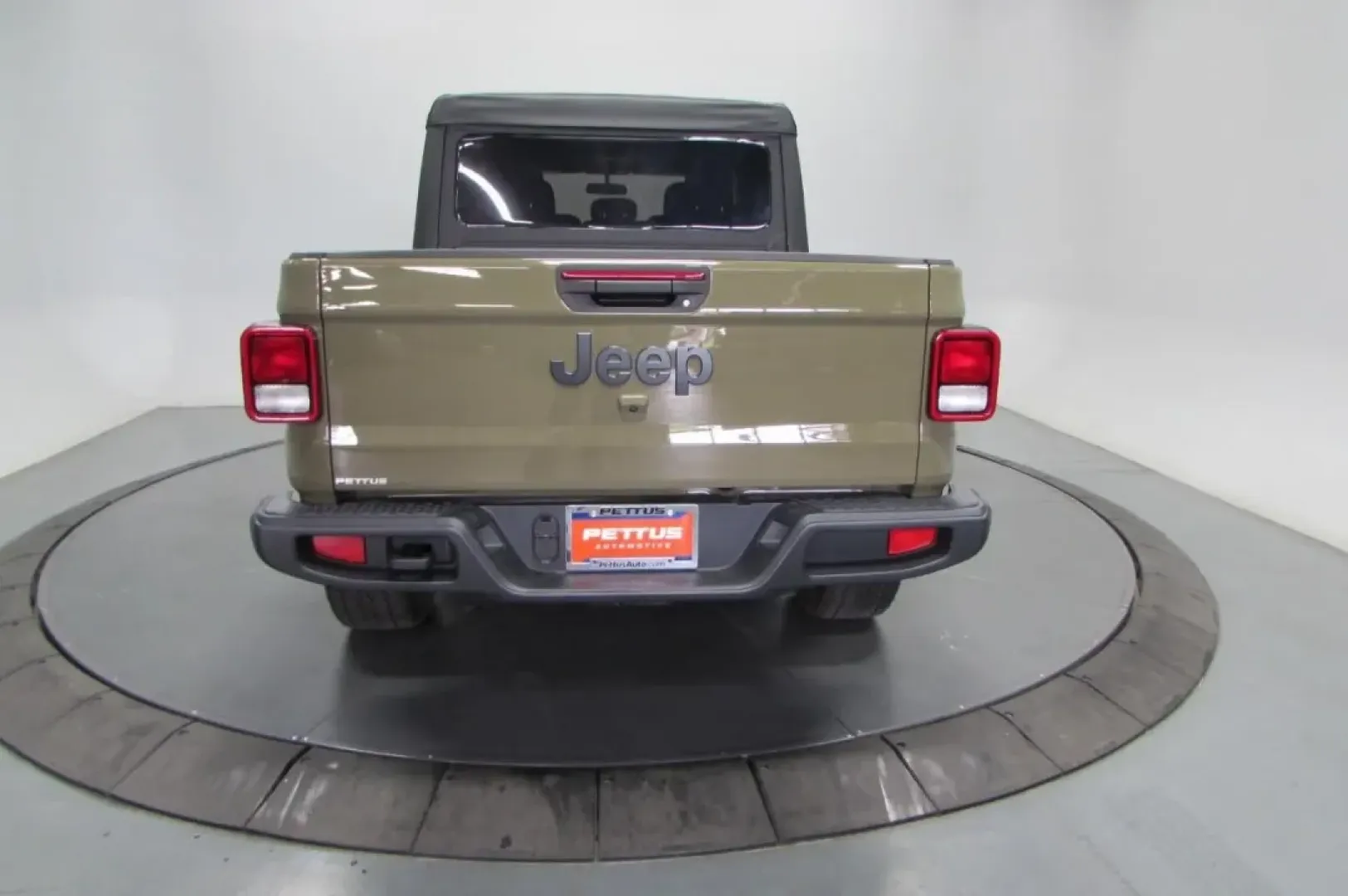 2025 /Black Cloth Jeep Gladiator Nighthawk (1C6PJTAG2SL) with an Other engine, Automatic transmission, located at 12830 Highway 21, De Soto, MO, 63020, (636) 337-7777, 38.153099, -90.573624 - **Unleash Adventure with the 2025 Jeep Gladiator at Pettus CDJR DeSoto!**<br /> <br /> Are you ready to elevate your outdoor adventures and weekend getaways? The 2025 Jeep Gladiator is designed for those who crave excitement and functionality in their daily lives. Whether you're a weekend warrior ta - Photo#6