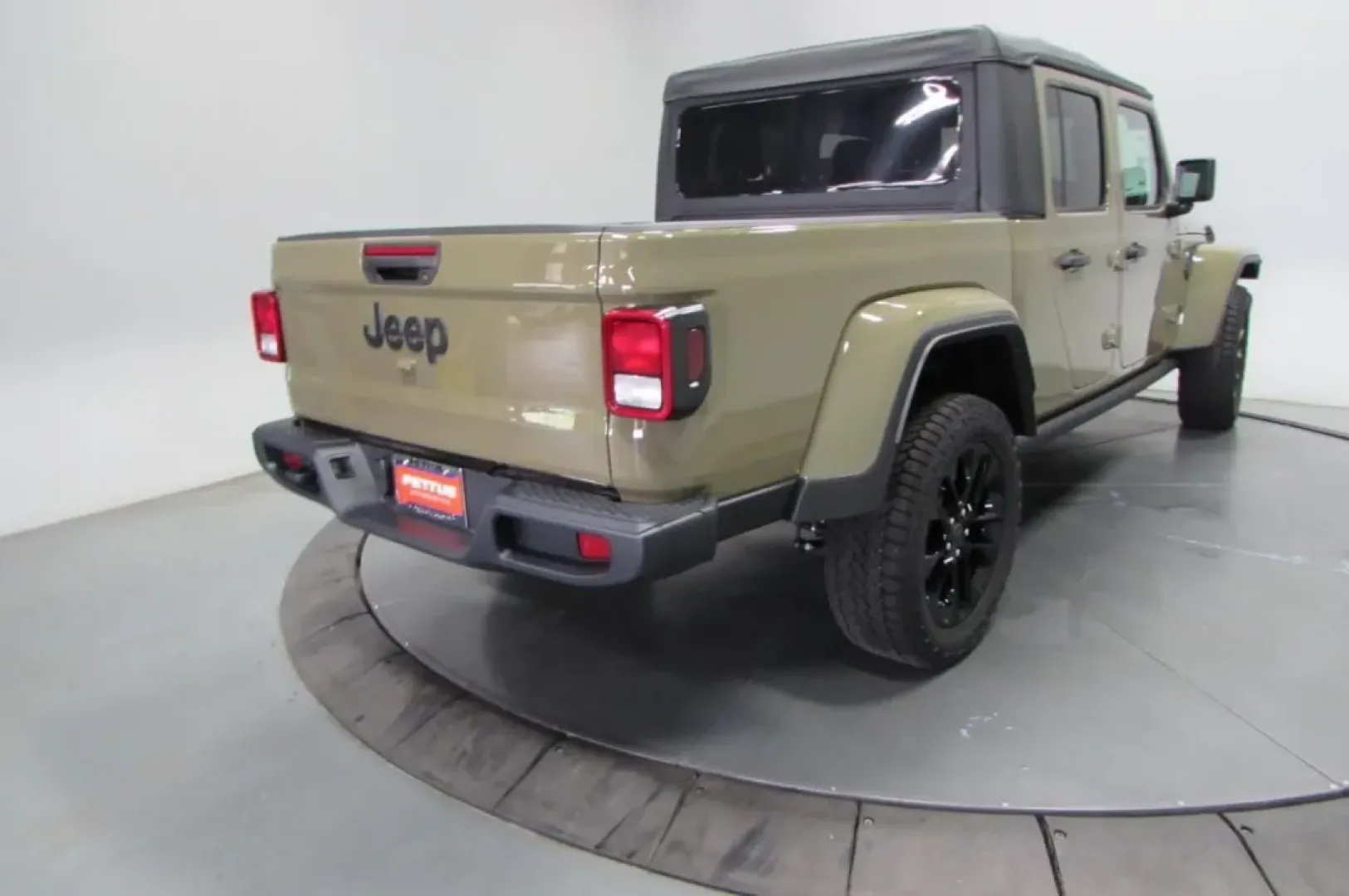 2025 /Black Cloth Jeep Gladiator Nighthawk (1C6PJTAG2SL) with an Other engine, Automatic transmission, located at 12830 Highway 21, De Soto, MO, 63020, (636) 337-7777, 38.153099, -90.573624 - **Unleash Adventure with the 2025 Jeep Gladiator at Pettus CDJR DeSoto!**<br /> <br /> Are you ready to elevate your outdoor adventures and weekend getaways? The 2025 Jeep Gladiator is designed for those who crave excitement and functionality in their daily lives. Whether you're a weekend warrior ta - Photo#7