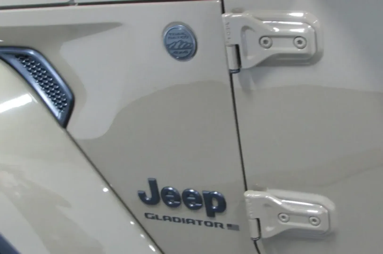 2025 /Black Cloth Jeep Gladiator Nighthawk (1C6PJTAG2SL) with an Other engine, Automatic transmission, located at 12830 Highway 21, De Soto, MO, 63020, (636) 337-7777, 38.153099, -90.573624 - **Unleash Adventure with the 2025 Jeep Gladiator at Pettus CDJR DeSoto!**<br /> <br /> Are you ready to elevate your outdoor adventures and weekend getaways? The 2025 Jeep Gladiator is designed for those who crave excitement and functionality in their daily lives. Whether you're a weekend warrior ta - Photo#10