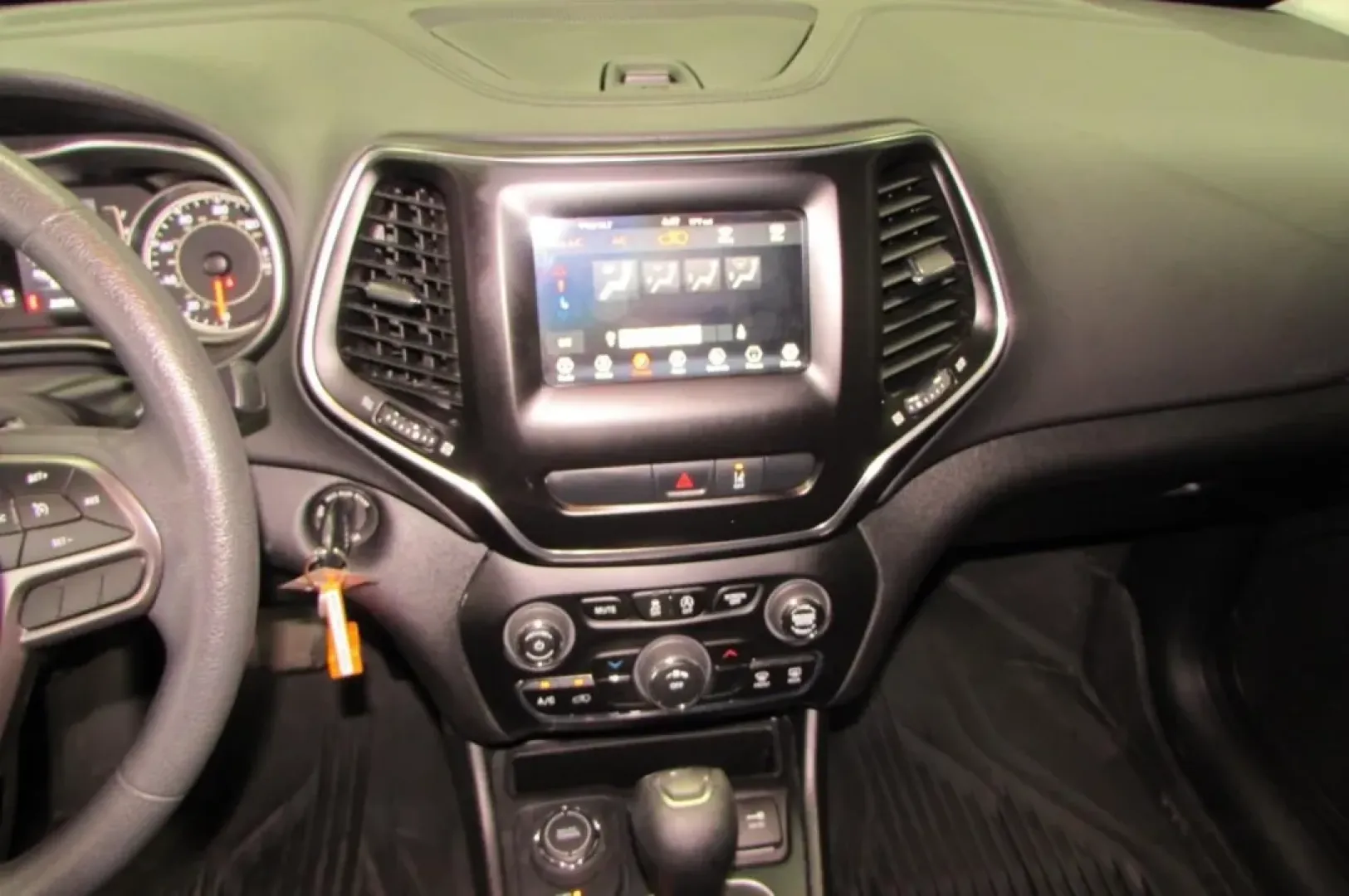 2021 /Black Leather Jeep Cherokee Latitude (1C4PJMCB6MD) with an Other engine, Automatic transmission, located at 12836 Highway 21, De Soto, MO, 63020, (636) 337-7777, 38.151867, -90.575615 - **Unleash Your Adventurous Spirit with the 2021 Jeep Cherokee!**<br /> <br /> Are you ready to elevate your weekend getaways and daily commutes? This stunning **2021 Jeep Cherokee** is perfect for those seeking a blend of rugged capability and everyday comfort-ideal for everything from family trips - Photo#20