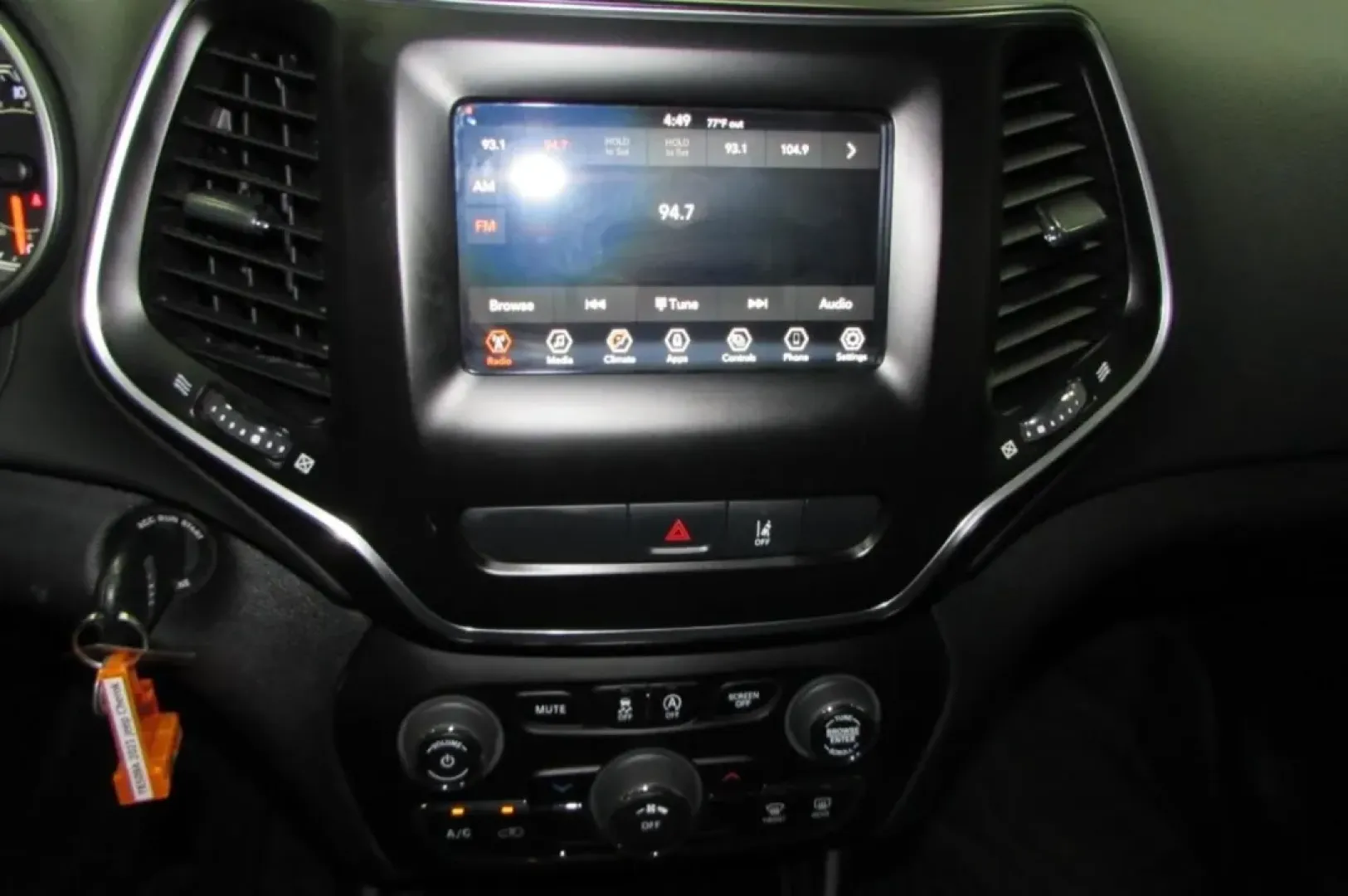 2021 /Black Leather Jeep Cherokee Latitude (1C4PJMCB6MD) with an Other engine, Automatic transmission, located at 12836 Highway 21, De Soto, MO, 63020, (636) 337-7777, 38.151867, -90.575615 - **Unleash Your Adventurous Spirit with the 2021 Jeep Cherokee!**<br /> <br /> Are you ready to elevate your weekend getaways and daily commutes? This stunning **2021 Jeep Cherokee** is perfect for those seeking a blend of rugged capability and everyday comfort-ideal for everything from family trips - Photo#22