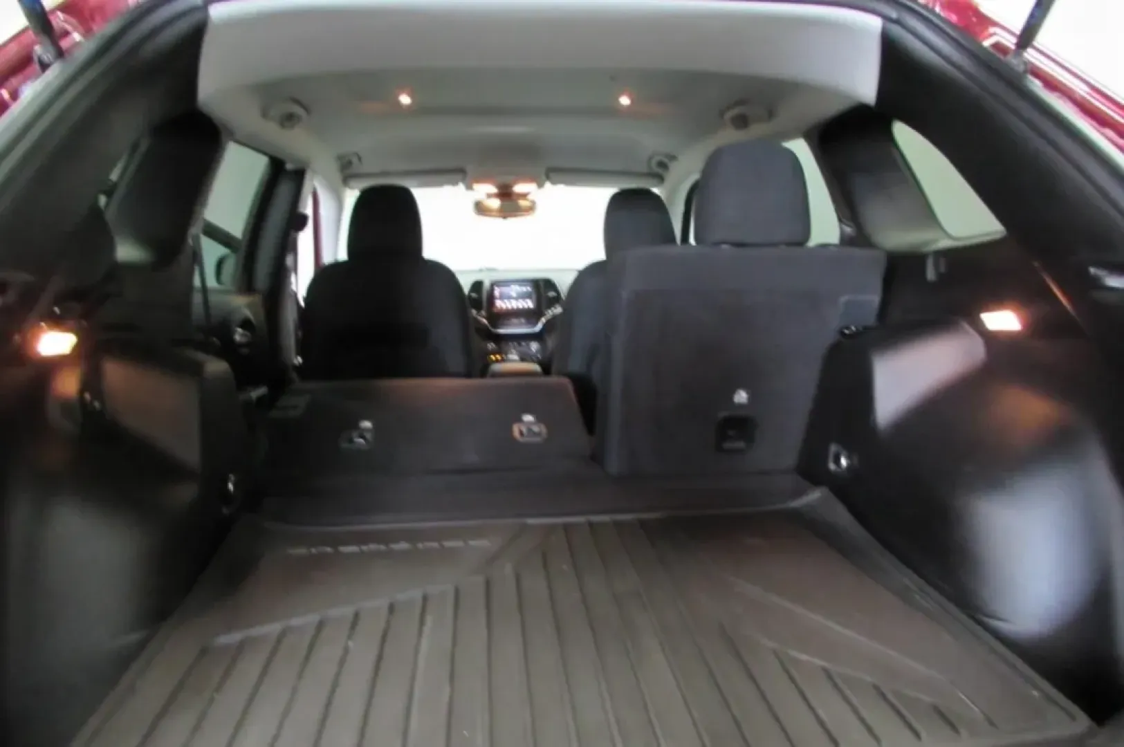 2021 /Black Leather Jeep Cherokee Latitude (1C4PJMCB6MD) with an Other engine, Automatic transmission, located at 12836 Highway 21, De Soto, MO, 63020, (636) 337-7777, 38.151867, -90.575615 - **Unleash Your Adventurous Spirit with the 2021 Jeep Cherokee!**<br /> <br /> Are you ready to elevate your weekend getaways and daily commutes? This stunning **2021 Jeep Cherokee** is perfect for those seeking a blend of rugged capability and everyday comfort-ideal for everything from family trips - Photo#30