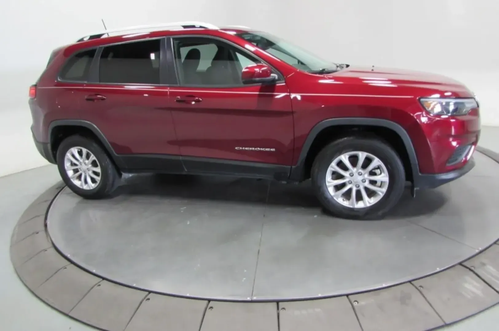 2021 /Black Leather Jeep Cherokee Latitude (1C4PJMCB6MD) with an Other engine, Automatic transmission, located at 12836 Highway 21, De Soto, MO, 63020, (636) 337-7777, 38.151867, -90.575615 - **Unleash Your Adventurous Spirit with the 2021 Jeep Cherokee!**<br /> <br /> Are you ready to elevate your weekend getaways and daily commutes? This stunning **2021 Jeep Cherokee** is perfect for those seeking a blend of rugged capability and everyday comfort-ideal for everything from family trips - Photo#3