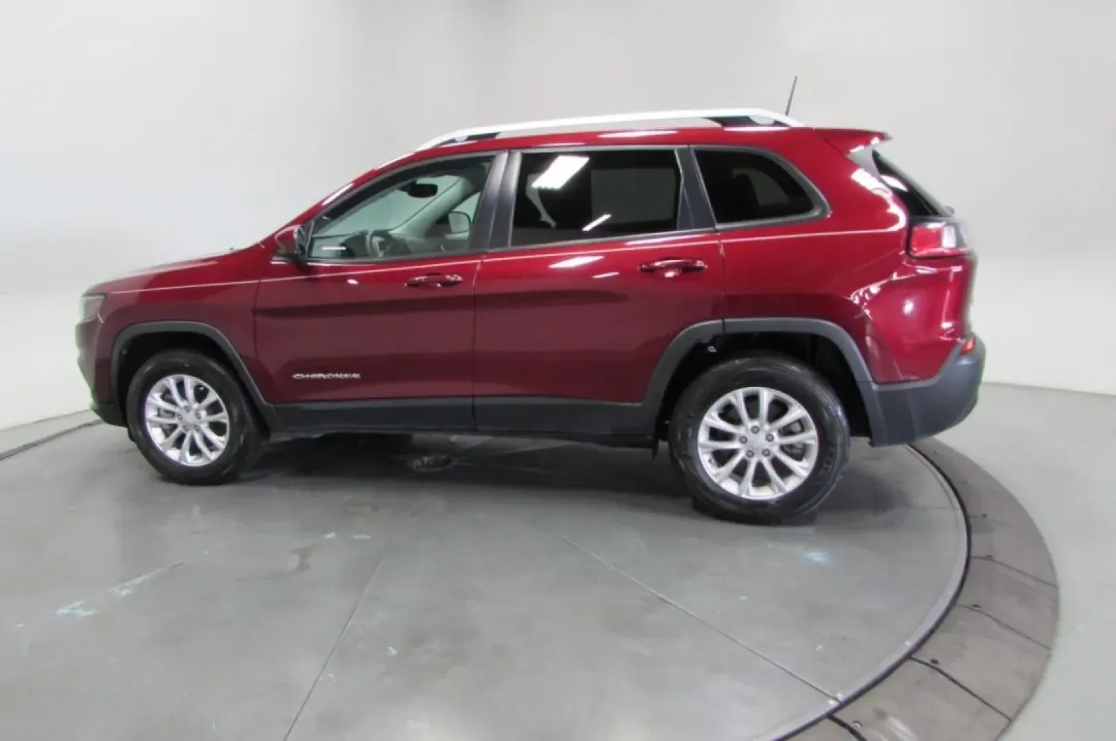 2021 /Black Leather Jeep Cherokee Latitude (1C4PJMCB6MD) with an Other engine, Automatic transmission, located at 12836 Highway 21, De Soto, MO, 63020, (636) 337-7777, 38.151867, -90.575615 - **Unleash Your Adventurous Spirit with the 2021 Jeep Cherokee!**<br /> <br /> Are you ready to elevate your weekend getaways and daily commutes? This stunning **2021 Jeep Cherokee** is perfect for those seeking a blend of rugged capability and everyday comfort-ideal for everything from family trips - Photo#4