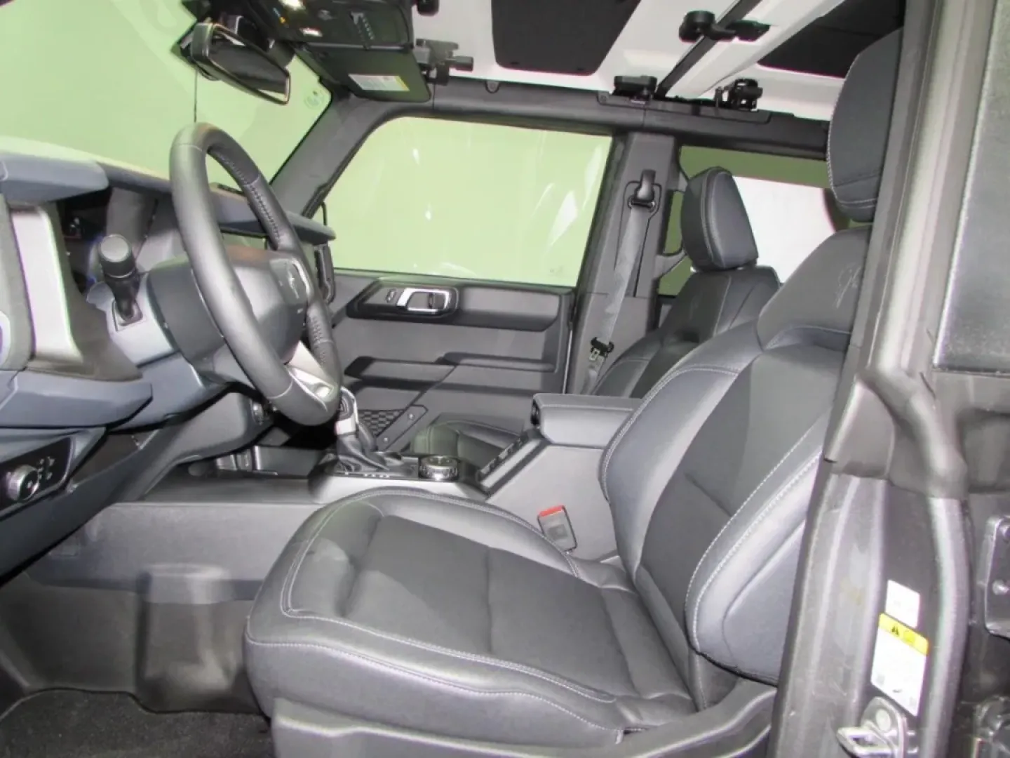 2025 /Black Onyx Ford Bronco Badlands (1FMEE9BP4SL) with an 2.7L V6 engine, located at 12836 Highway 21, De Soto, MO, 63020, (636) 337-7777, 38.151867, -90.575615 - ### Unleash Your Adventurous Spirit with the 2025 Ford Bronco Badlands<br /> <br /> Are you ready to embrace the great outdoors or tackle your daily commute with style and confidence? Look no further than the stunning 2025 Ford Bronco Badlands, available now at Pettus Ford De Soto. This pre-owned SU - Photo#13