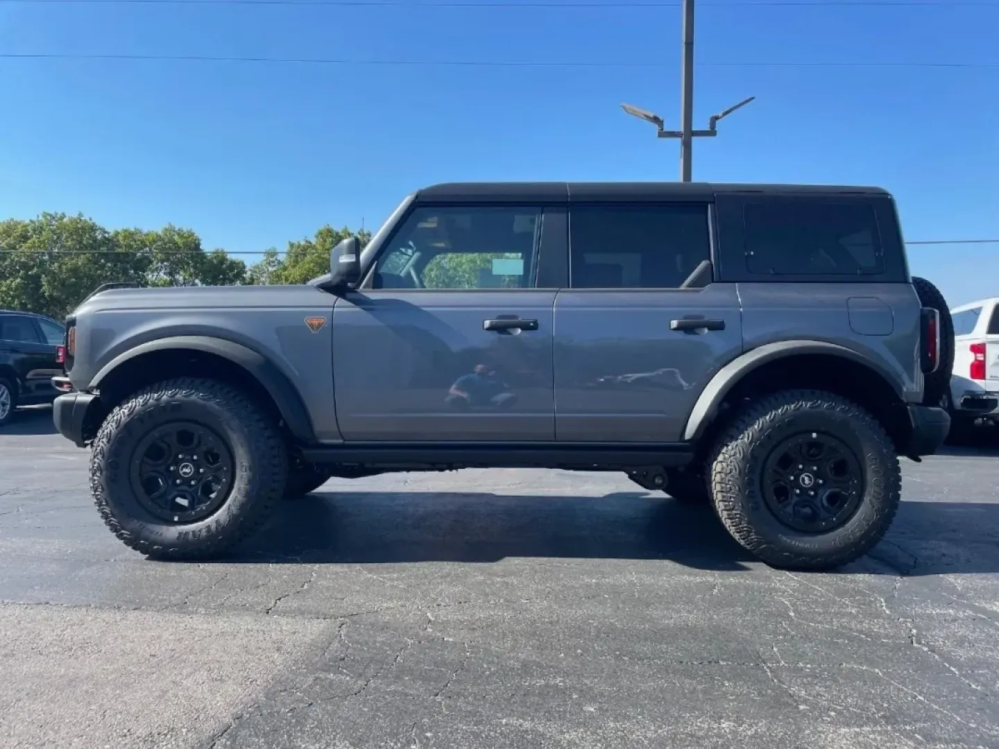 2025 /Black Onyx Ford Bronco Badlands (1FMEE9BP4SL) with an 2.7L V6 engine, located at 12836 Highway 21, De Soto, MO, 63020, (636) 337-7777, 38.151867, -90.575615 - ### Unleash Your Adventurous Spirit with the 2025 Ford Bronco Badlands<br /> <br /> Are you ready to embrace the great outdoors or tackle your daily commute with style and confidence? Look no further than the stunning 2025 Ford Bronco Badlands, available now at Pettus Ford De Soto. This pre-owned SU - Photo#1