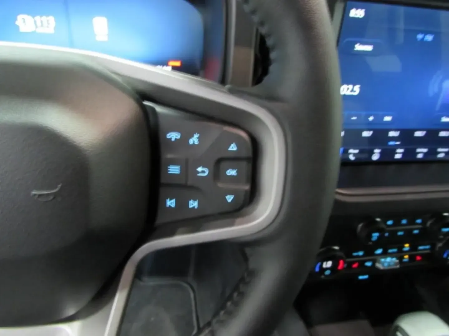 2025 /Black Onyx Ford Bronco Badlands (1FMEE9BP4SL) with an 2.7L V6 engine, located at 12836 Highway 21, De Soto, MO, 63020, (636) 337-7777, 38.151867, -90.575615 - ### Unleash Your Adventurous Spirit with the 2025 Ford Bronco Badlands<br /> <br /> Are you ready to embrace the great outdoors or tackle your daily commute with style and confidence? Look no further than the stunning 2025 Ford Bronco Badlands, available now at Pettus Ford De Soto. This pre-owned SU - Photo#17