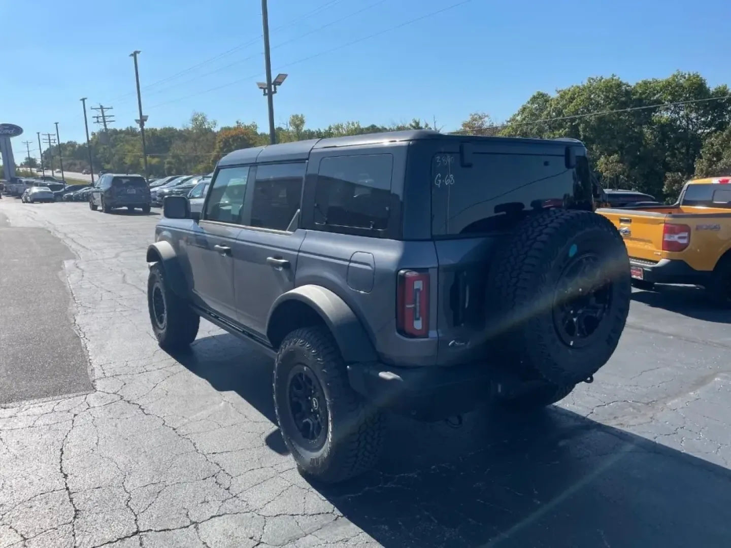 2025 /Black Onyx Ford Bronco Badlands (1FMEE9BP4SL) with an 2.7L V6 engine, located at 12836 Highway 21, De Soto, MO, 63020, (636) 337-7777, 38.151867, -90.575615 - ### Unleash Your Adventurous Spirit with the 2025 Ford Bronco Badlands<br /> <br /> Are you ready to embrace the great outdoors or tackle your daily commute with style and confidence? Look no further than the stunning 2025 Ford Bronco Badlands, available now at Pettus Ford De Soto. This pre-owned SU - Photo#2