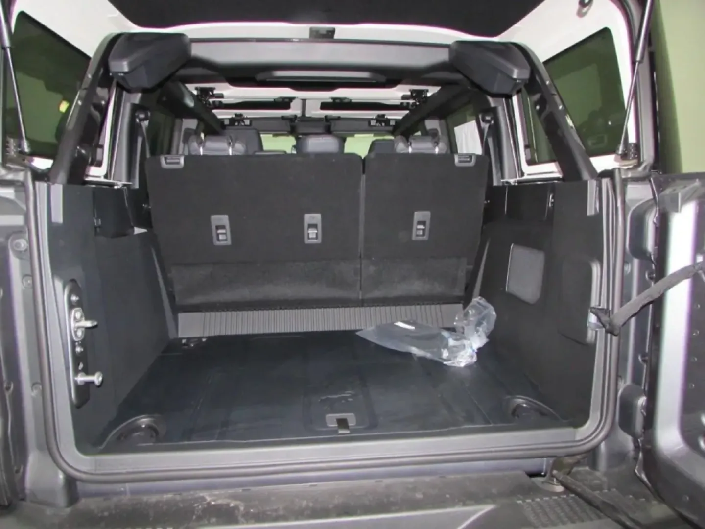 2025 /Black Onyx Ford Bronco Badlands (1FMEE9BP4SL) with an 2.7L V6 engine, located at 12836 Highway 21, De Soto, MO, 63020, (636) 337-7777, 38.151867, -90.575615 - ### Unleash Your Adventurous Spirit with the 2025 Ford Bronco Badlands<br /> <br /> Are you ready to embrace the great outdoors or tackle your daily commute with style and confidence? Look no further than the stunning 2025 Ford Bronco Badlands, available now at Pettus Ford De Soto. This pre-owned SU - Photo#28