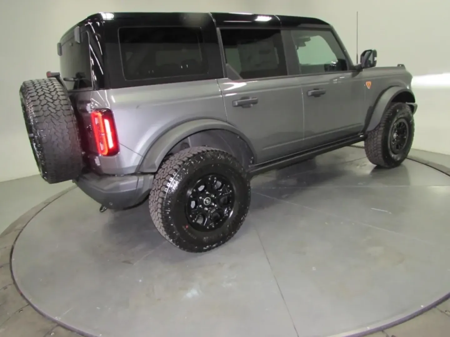 2025 /Black Onyx Ford Bronco Badlands (1FMEE9BP4SL) with an 2.7L V6 engine, located at 12836 Highway 21, De Soto, MO, 63020, (636) 337-7777, 38.151867, -90.575615 - ### Unleash Your Adventurous Spirit with the 2025 Ford Bronco Badlands<br /> <br /> Are you ready to embrace the great outdoors or tackle your daily commute with style and confidence? Look no further than the stunning 2025 Ford Bronco Badlands, available now at Pettus Ford De Soto. This pre-owned SU - Photo#4