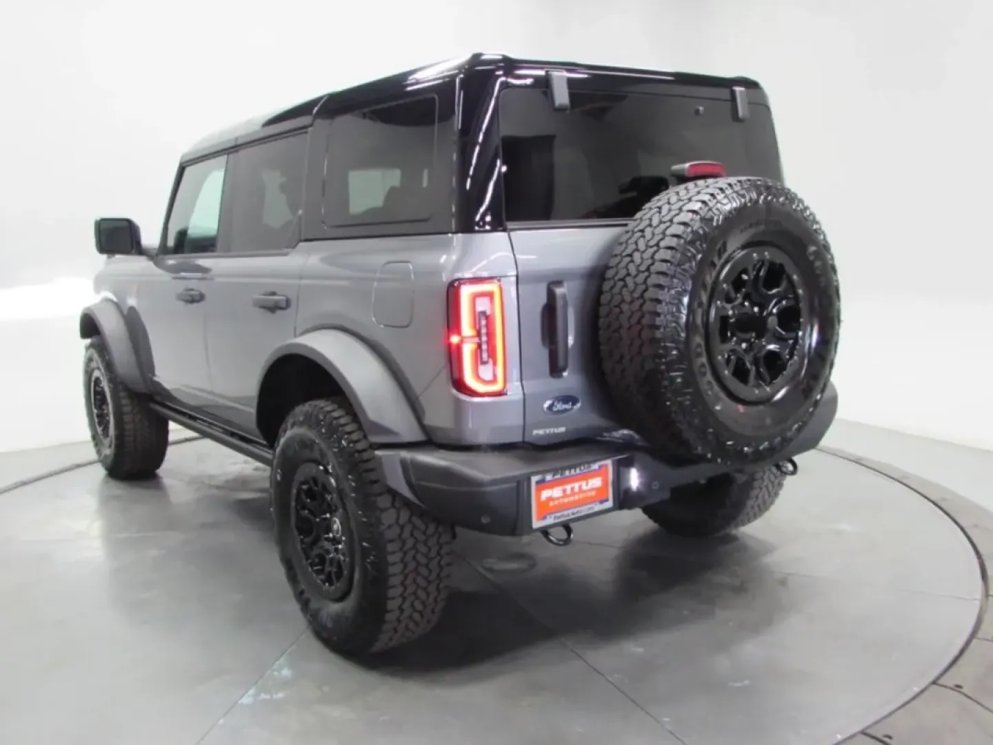 2025 /Black Onyx Ford Bronco Badlands (1FMEE9BP4SL) with an 2.7L V6 engine, located at 12836 Highway 21, De Soto, MO, 63020, (636) 337-7777, 38.151867, -90.575615 - ### Unleash Your Adventurous Spirit with the 2025 Ford Bronco Badlands<br /> <br /> Are you ready to embrace the great outdoors or tackle your daily commute with style and confidence? Look no further than the stunning 2025 Ford Bronco Badlands, available now at Pettus Ford De Soto. This pre-owned SU - Photo#5