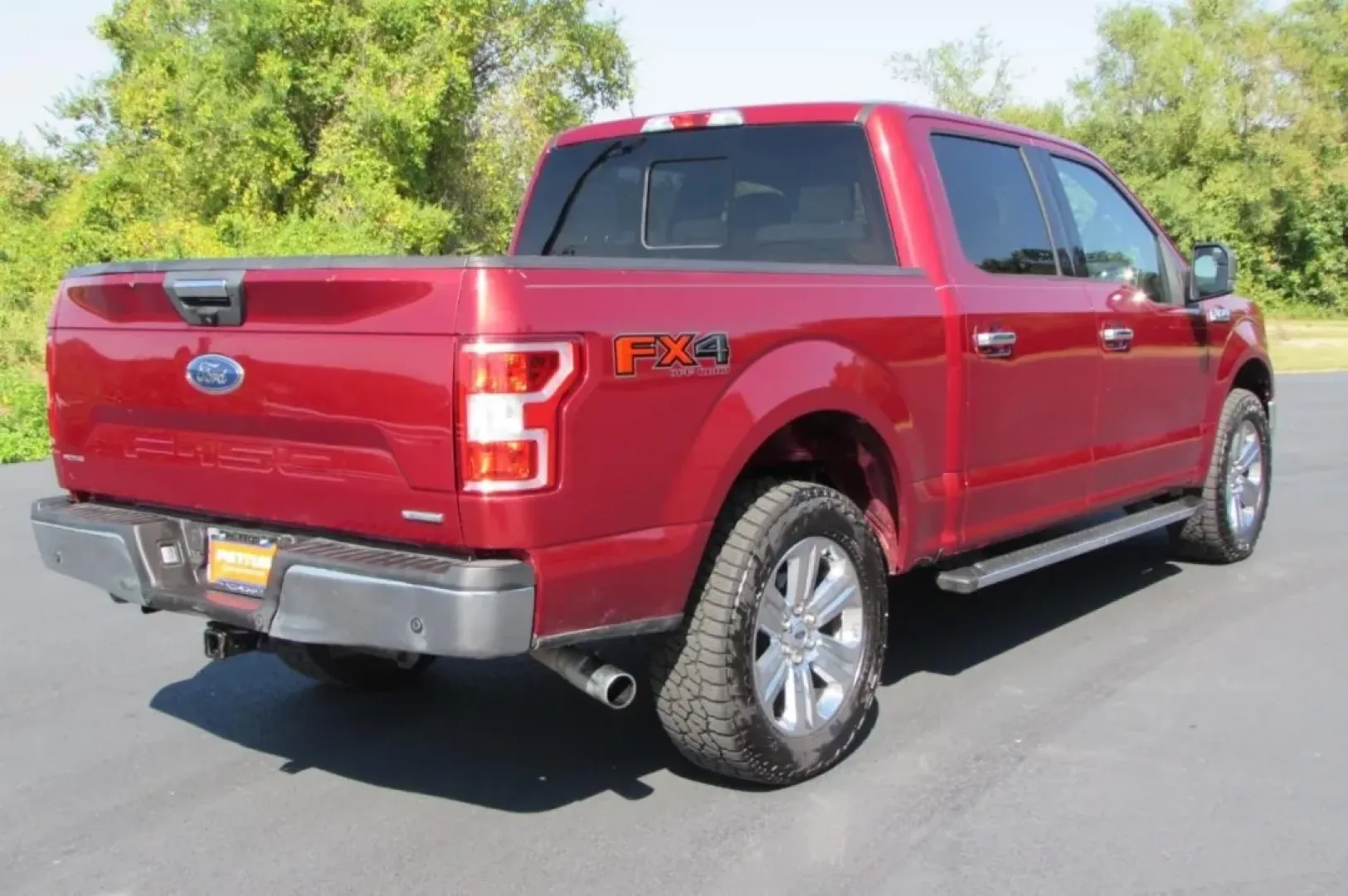 2018 /Medium Earth Gray Ford F-150 XLT (1FTEW1EG8JK) with an Other engine, located at 12830 Highway 21, De Soto, MO, 63020, (636) 337-7777, 38.153099, -90.573624 - ### Discover Your Next Adventure with the 2018 Ford F-150 at Pettus CDJR DeSoto!<br /> <br /> Are you ready to elevate your outdoor adventures or tackle daily commutes with confidence? This 2018 Ford F-150 is the perfect blend of rugged capability and refined comfort, making it an ideal choice for a - Photo#6