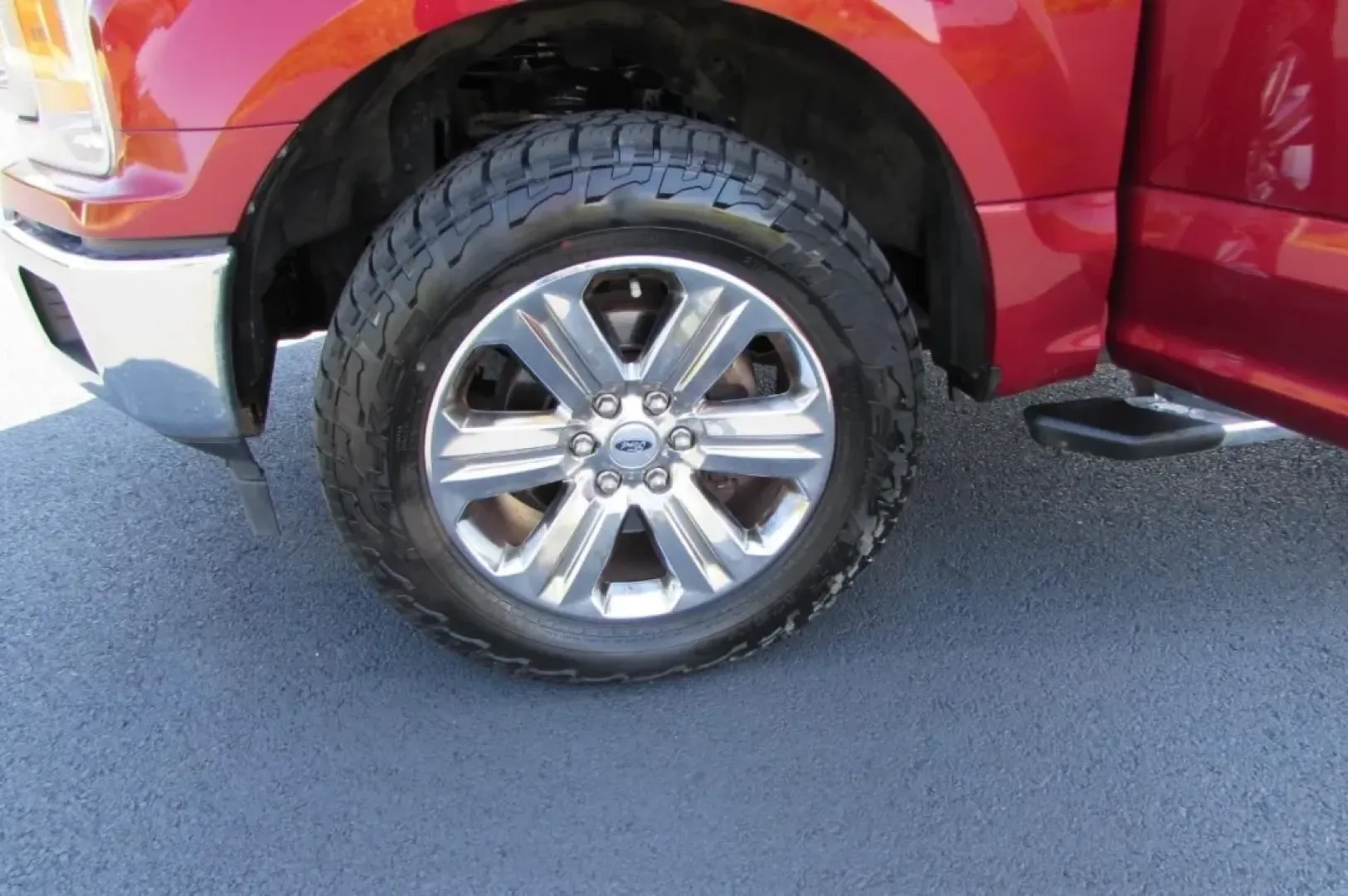 2018 /Medium Earth Gray Ford F-150 XLT (1FTEW1EG8JK) with an Other engine, located at 12830 Highway 21, De Soto, MO, 63020, (636) 337-7777, 38.153099, -90.573624 - ### Discover Your Next Adventure with the 2018 Ford F-150 at Pettus CDJR DeSoto!<br /> <br /> Are you ready to elevate your outdoor adventures or tackle daily commutes with confidence? This 2018 Ford F-150 is the perfect blend of rugged capability and refined comfort, making it an ideal choice for a - Photo#9