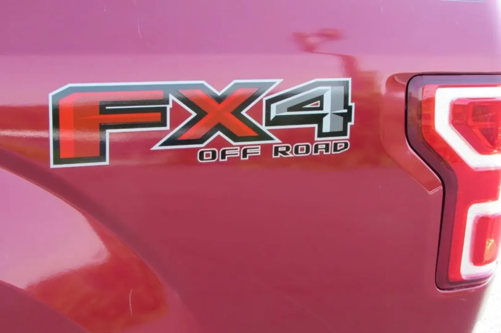 2018 /Medium Earth Gray Ford F-150 XLT (1FTEW1EG8JK) with an Other engine, located at 12830 Highway 21, De Soto, MO, 63020, (636) 337-7777, 38.153099, -90.573624 - ### Discover Your Next Adventure with the 2018 Ford F-150 at Pettus CDJR DeSoto!<br /> <br /> Are you ready to elevate your outdoor adventures or tackle daily commutes with confidence? This 2018 Ford F-150 is the perfect blend of rugged capability and refined comfort, making it an ideal choice for a - Photo#10