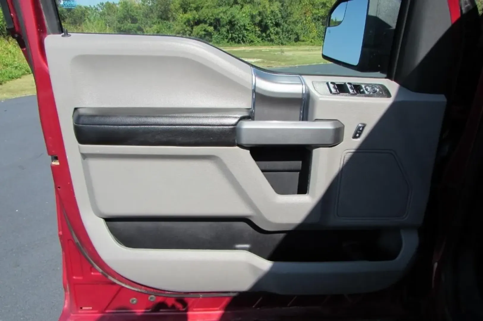 2018 /Medium Earth Gray Ford F-150 XLT (1FTEW1EG8JK) with an Other engine, located at 12830 Highway 21, De Soto, MO, 63020, (636) 337-7777, 38.153099, -90.573624 - ### Discover Your Next Adventure with the 2018 Ford F-150 at Pettus CDJR DeSoto!<br /> <br /> Are you ready to elevate your outdoor adventures or tackle daily commutes with confidence? This 2018 Ford F-150 is the perfect blend of rugged capability and refined comfort, making it an ideal choice for a - Photo#12