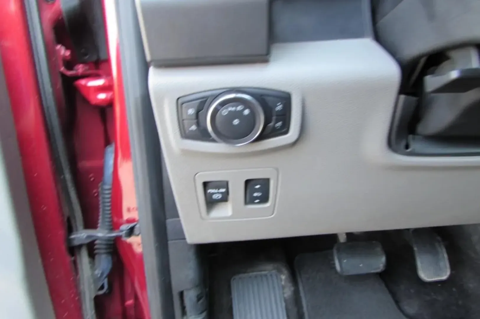 2018 /Medium Earth Gray Ford F-150 XLT (1FTEW1EG8JK) with an Other engine, located at 12830 Highway 21, De Soto, MO, 63020, (636) 337-7777, 38.153099, -90.573624 - ### Discover Your Next Adventure with the 2018 Ford F-150 at Pettus CDJR DeSoto!<br /> <br /> Are you ready to elevate your outdoor adventures or tackle daily commutes with confidence? This 2018 Ford F-150 is the perfect blend of rugged capability and refined comfort, making it an ideal choice for a - Photo#14