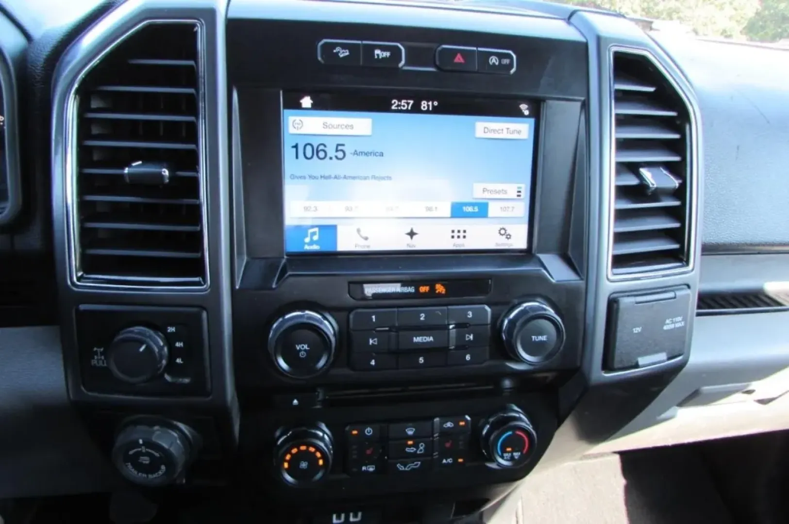 2018 /Medium Earth Gray Ford F-150 XLT (1FTEW1EG8JK) with an Other engine, located at 12830 Highway 21, De Soto, MO, 63020, (636) 337-7777, 38.153099, -90.573624 - ### Discover Your Next Adventure with the 2018 Ford F-150 at Pettus CDJR DeSoto!<br /> <br /> Are you ready to elevate your outdoor adventures or tackle daily commutes with confidence? This 2018 Ford F-150 is the perfect blend of rugged capability and refined comfort, making it an ideal choice for a - Photo#20