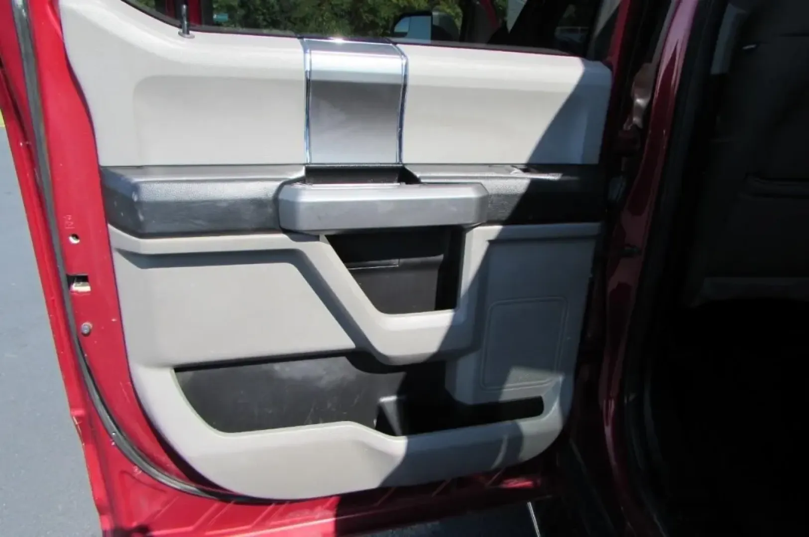 2018 /Medium Earth Gray Ford F-150 XLT (1FTEW1EG8JK) with an Other engine, located at 12830 Highway 21, De Soto, MO, 63020, (636) 337-7777, 38.153099, -90.573624 - ### Discover Your Next Adventure with the 2018 Ford F-150 at Pettus CDJR DeSoto!<br /> <br /> Are you ready to elevate your outdoor adventures or tackle daily commutes with confidence? This 2018 Ford F-150 is the perfect blend of rugged capability and refined comfort, making it an ideal choice for a - Photo#25