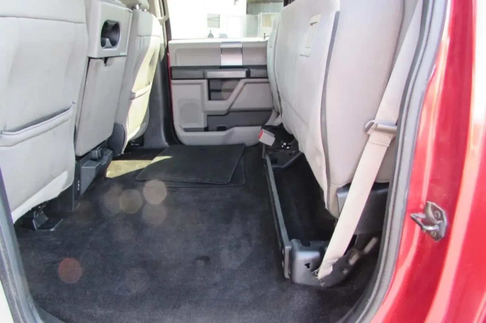 2018 /Medium Earth Gray Ford F-150 XLT (1FTEW1EG8JK) with an Other engine, located at 12830 Highway 21, De Soto, MO, 63020, (636) 337-7777, 38.153099, -90.573624 - ### Discover Your Next Adventure with the 2018 Ford F-150 at Pettus CDJR DeSoto!<br /> <br /> Are you ready to elevate your outdoor adventures or tackle daily commutes with confidence? This 2018 Ford F-150 is the perfect blend of rugged capability and refined comfort, making it an ideal choice for a - Photo#27