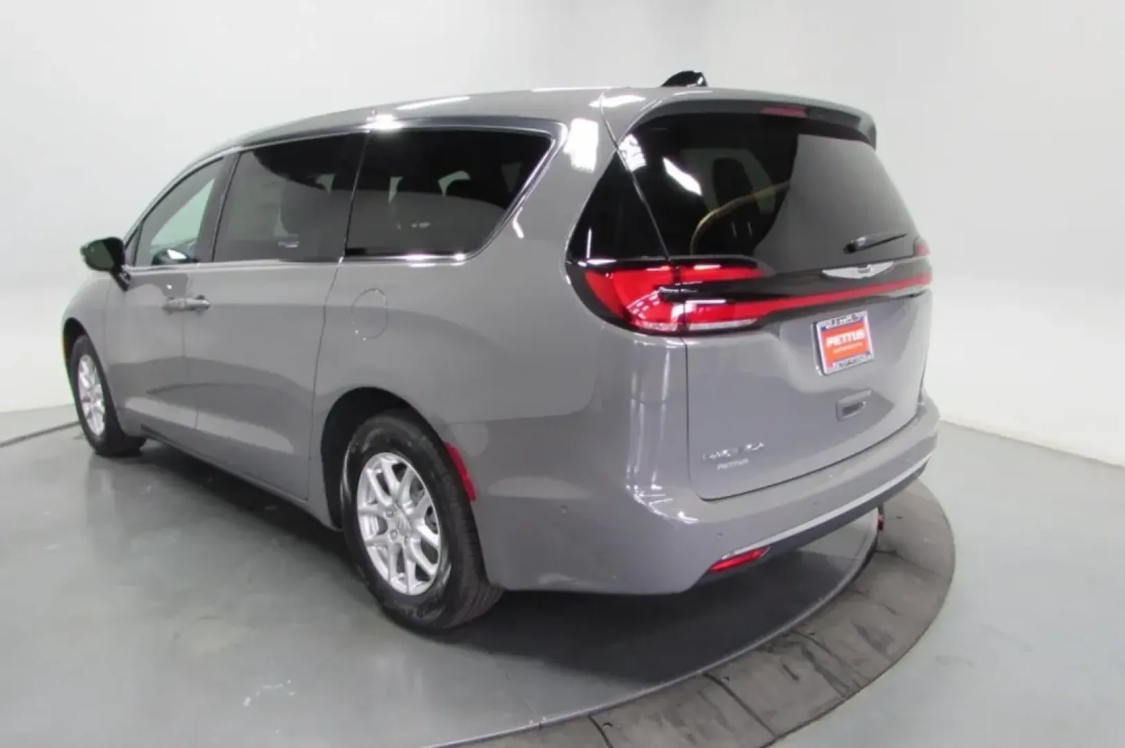 2025 /Black Chrysler Pacifica Select (2C4RC1BG7SR) with an Other engine, Automatic transmission, located at 12830 Highway 21, De Soto, MO, 63020, (636) 337-7777, 38.153099, -90.573624 - ### Discover the Perfect Family Adventure with the 2025 Chrysler Pacifica at Pettus CDJR DeSoto!<br /> <br /> Are you in search of a vehicle that elevates your family's adventures while keeping practicality at the forefront? Look no further than the stunning 2025 Chrysler Pacifica, available now at - Photo#5