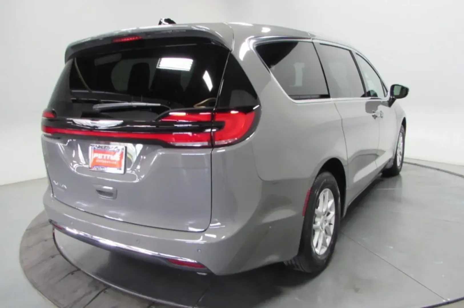 2025 /Black Chrysler Pacifica Select (2C4RC1BG7SR) with an Other engine, Automatic transmission, located at 12830 Highway 21, De Soto, MO, 63020, (636) 337-7777, 38.153099, -90.573624 - ### Discover the Perfect Family Adventure with the 2025 Chrysler Pacifica at Pettus CDJR DeSoto!<br /> <br /> Are you in search of a vehicle that elevates your family's adventures while keeping practicality at the forefront? Look no further than the stunning 2025 Chrysler Pacifica, available now at - Photo#7