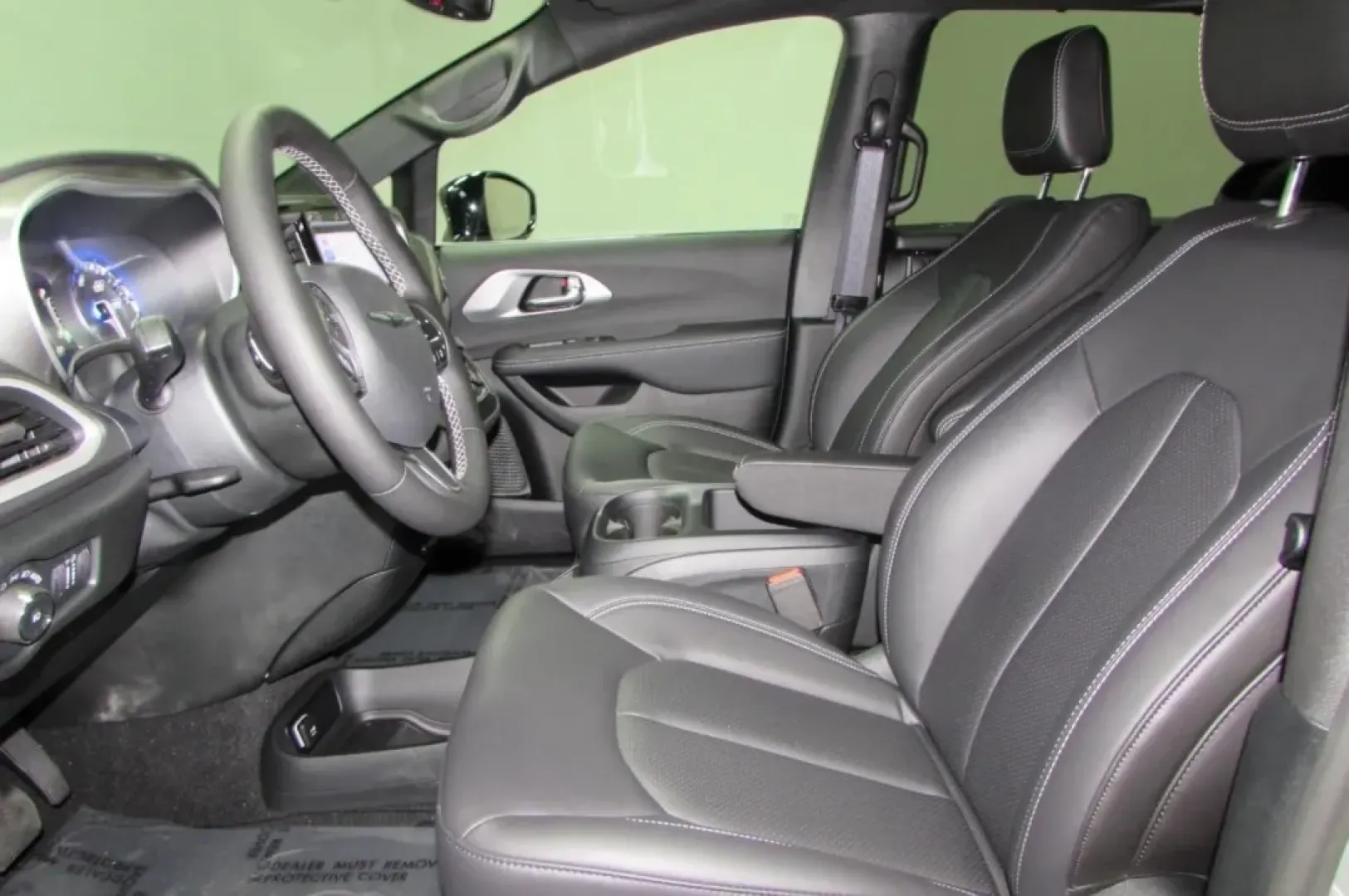 2025 /Black Chrysler Pacifica Select (2C4RC1BG7SR) with an Other engine, Automatic transmission, located at 12830 Highway 21, De Soto, MO, 63020, (636) 337-7777, 38.153099, -90.573624 - ### Discover the Perfect Family Adventure with the 2025 Chrysler Pacifica at Pettus CDJR DeSoto!<br /> <br /> Are you in search of a vehicle that elevates your family's adventures while keeping practicality at the forefront? Look no further than the stunning 2025 Chrysler Pacifica, available now at - Photo#11