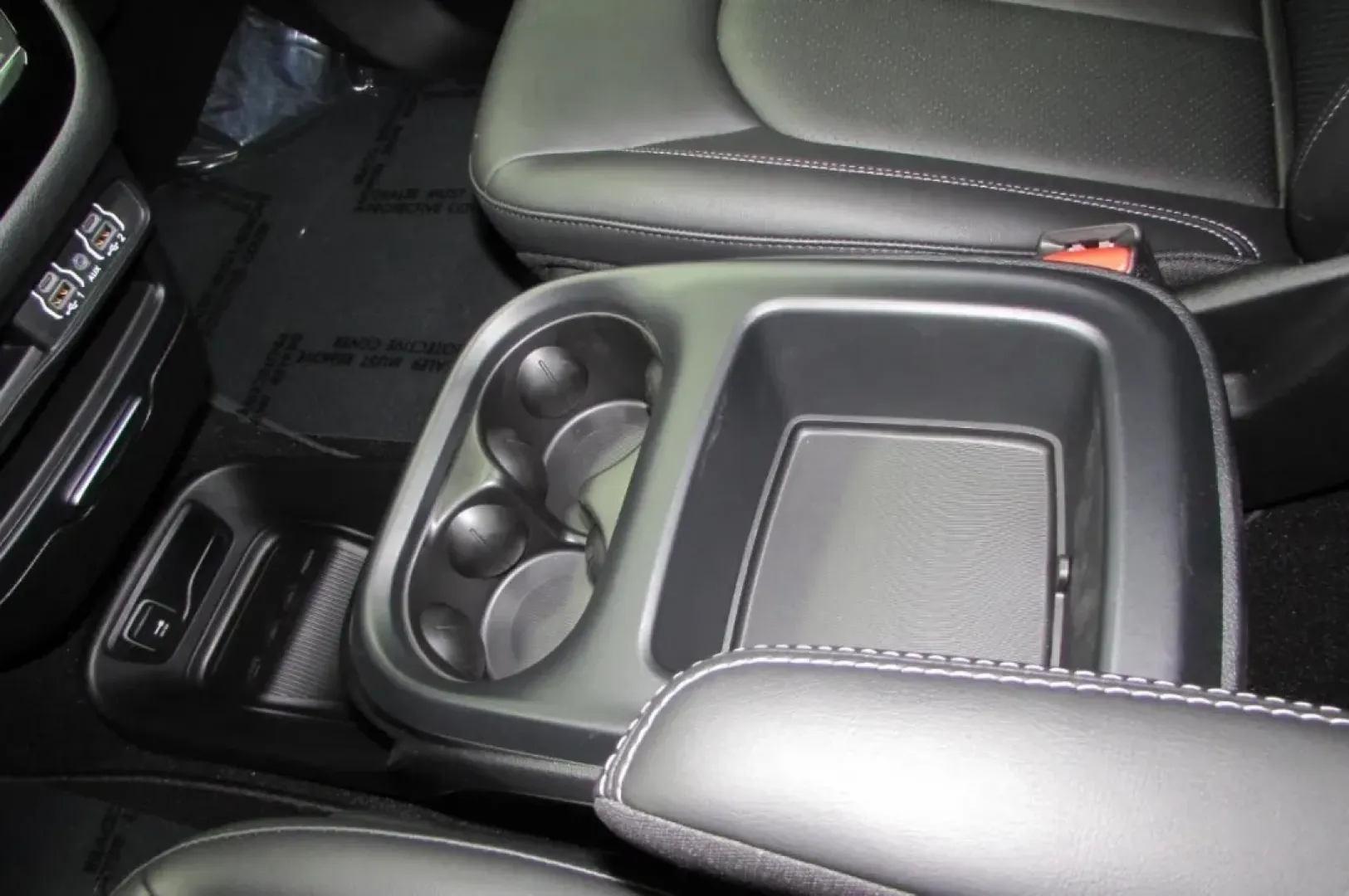 2025 /Black Chrysler Pacifica Select (2C4RC1BG7SR) with an Other engine, Automatic transmission, located at 12830 Highway 21, De Soto, MO, 63020, (636) 337-7777, 38.153099, -90.573624 - ### Discover the Perfect Family Adventure with the 2025 Chrysler Pacifica at Pettus CDJR DeSoto!<br /> <br /> Are you in search of a vehicle that elevates your family's adventures while keeping practicality at the forefront? Look no further than the stunning 2025 Chrysler Pacifica, available now at - Photo#20