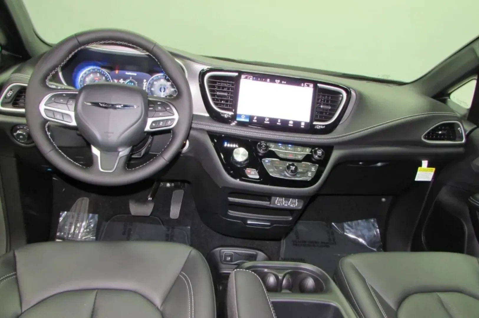 2025 /Black Chrysler Pacifica Select (2C4RC1BG7SR) with an Other engine, Automatic transmission, located at 12830 Highway 21, De Soto, MO, 63020, (636) 337-7777, 38.153099, -90.573624 - ### Discover the Perfect Family Adventure with the 2025 Chrysler Pacifica at Pettus CDJR DeSoto!<br /> <br /> Are you in search of a vehicle that elevates your family's adventures while keeping practicality at the forefront? Look no further than the stunning 2025 Chrysler Pacifica, available now at - Photo#21