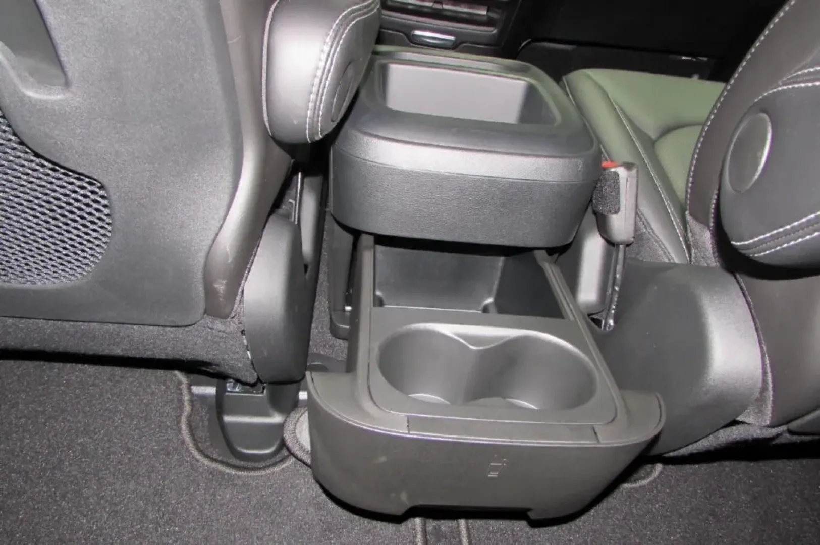 2025 /Black Chrysler Pacifica Select (2C4RC1BG7SR) with an Other engine, Automatic transmission, located at 12830 Highway 21, De Soto, MO, 63020, (636) 337-7777, 38.153099, -90.573624 - ### Discover the Perfect Family Adventure with the 2025 Chrysler Pacifica at Pettus CDJR DeSoto!<br /> <br /> Are you in search of a vehicle that elevates your family's adventures while keeping practicality at the forefront? Look no further than the stunning 2025 Chrysler Pacifica, available now at - Photo#22