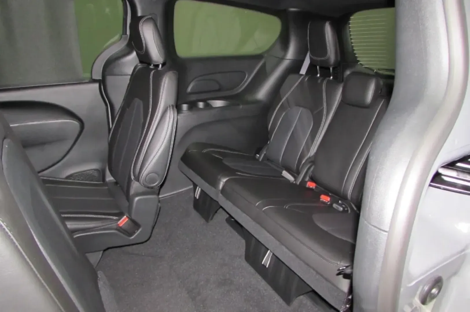 2025 /Black Chrysler Pacifica Select (2C4RC1BG7SR) with an Other engine, Automatic transmission, located at 12830 Highway 21, De Soto, MO, 63020, (636) 337-7777, 38.153099, -90.573624 - ### Discover the Perfect Family Adventure with the 2025 Chrysler Pacifica at Pettus CDJR DeSoto!<br /> <br /> Are you in search of a vehicle that elevates your family's adventures while keeping practicality at the forefront? Look no further than the stunning 2025 Chrysler Pacifica, available now at - Photo#25