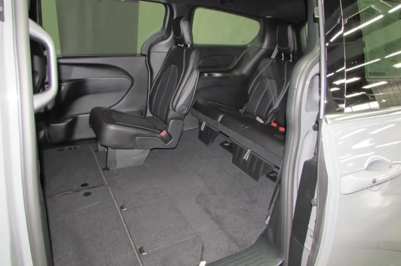 2025 /Black Chrysler Pacifica Select (2C4RC1BG7SR) with an Other engine, Automatic transmission, located at 12830 Highway 21, De Soto, MO, 63020, (636) 337-7777, 38.153099, -90.573624 - ### Discover the Perfect Family Adventure with the 2025 Chrysler Pacifica at Pettus CDJR DeSoto!<br /> <br /> Are you in search of a vehicle that elevates your family's adventures while keeping practicality at the forefront? Look no further than the stunning 2025 Chrysler Pacifica, available now at - Photo#26
