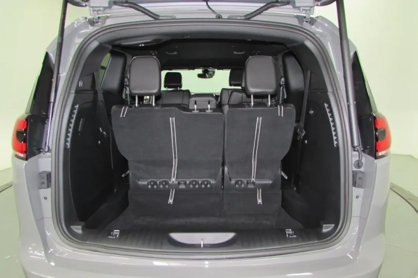 2025 /Black Chrysler Pacifica Select (2C4RC1BG7SR) with an Other engine, Automatic transmission, located at 12830 Highway 21, De Soto, MO, 63020, (636) 337-7777, 38.153099, -90.573624 - ### Discover the Perfect Family Adventure with the 2025 Chrysler Pacifica at Pettus CDJR DeSoto!<br /> <br /> Are you in search of a vehicle that elevates your family's adventures while keeping practicality at the forefront? Look no further than the stunning 2025 Chrysler Pacifica, available now at - Photo#27