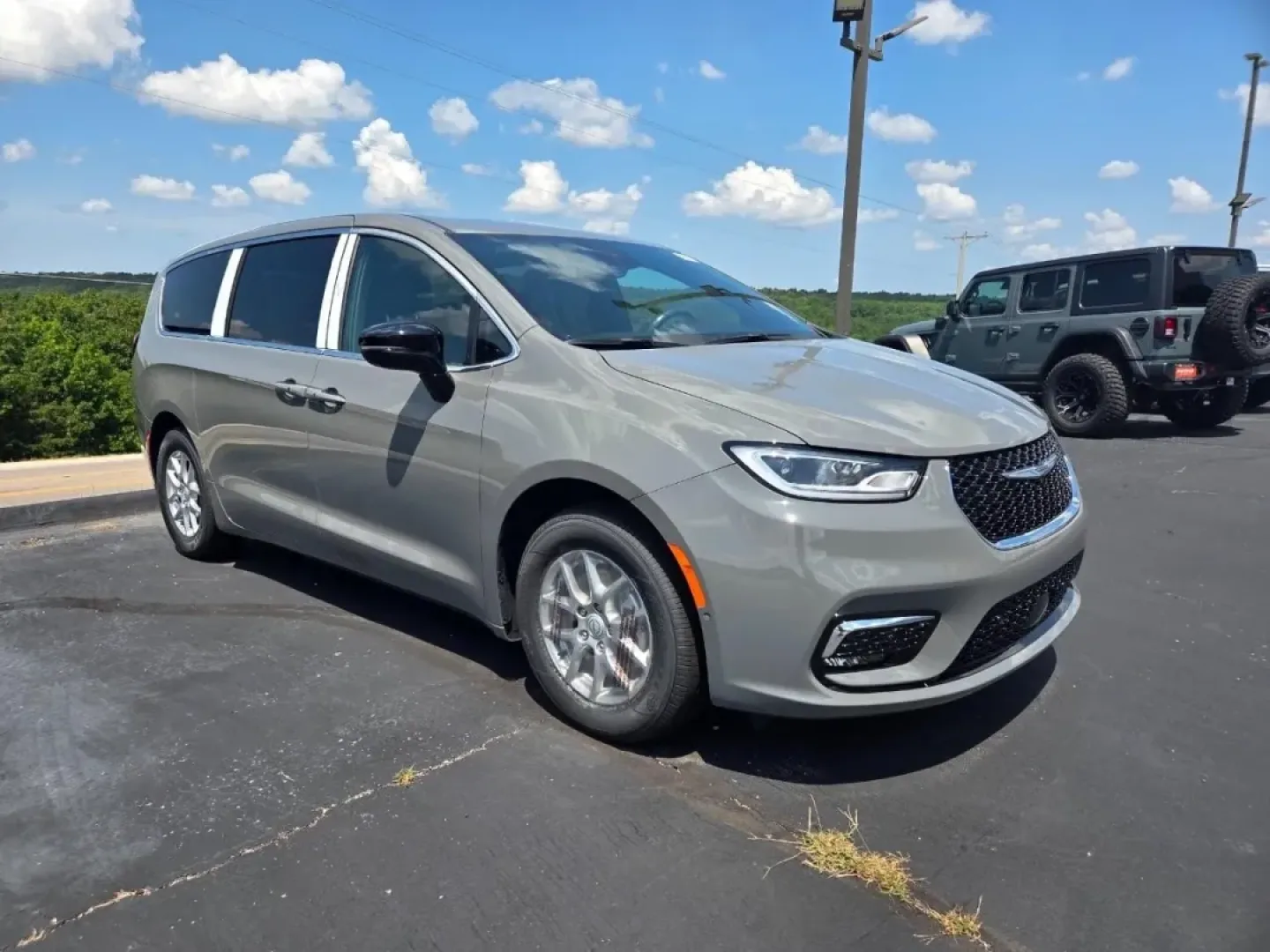 2025 Chrysler Pacifica Select (2C4RC1BG7SR) with an Other engine, Automatic transmission, located at 12830 Highway 21, De Soto, MO, 63020, (636) 337-7777, 38.153099, -90.573624 - ### Discover the Perfect Family Adventure with the 2025 Chrysler Pacifica at Pettus CDJR DeSoto!<br /> <br /> Are you in search of a vehicle that elevates your family's adventures while keeping practicality at the forefront? Look no further than the stunning 2025 Chrysler Pacifica, available now at - Photo#0