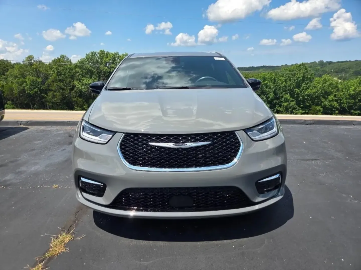 2025 Chrysler Pacifica Select (2C4RC1BG7SR) with an Other engine, Automatic transmission, located at 12830 Highway 21, De Soto, MO, 63020, (636) 337-7777, 38.153099, -90.573624 - ### Discover the Perfect Family Adventure with the 2025 Chrysler Pacifica at Pettus CDJR DeSoto!<br /> <br /> Are you in search of a vehicle that elevates your family's adventures while keeping practicality at the forefront? Look no further than the stunning 2025 Chrysler Pacifica, available now at - Photo#1