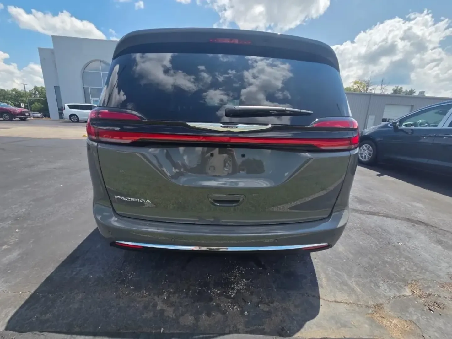 2025 Chrysler Pacifica Select (2C4RC1BG7SR) with an Other engine, Automatic transmission, located at 12830 Highway 21, De Soto, MO, 63020, (636) 337-7777, 38.153099, -90.573624 - ### Discover the Perfect Family Adventure with the 2025 Chrysler Pacifica at Pettus CDJR DeSoto!<br /> <br /> Are you in search of a vehicle that elevates your family's adventures while keeping practicality at the forefront? Look no further than the stunning 2025 Chrysler Pacifica, available now at - Photo#3
