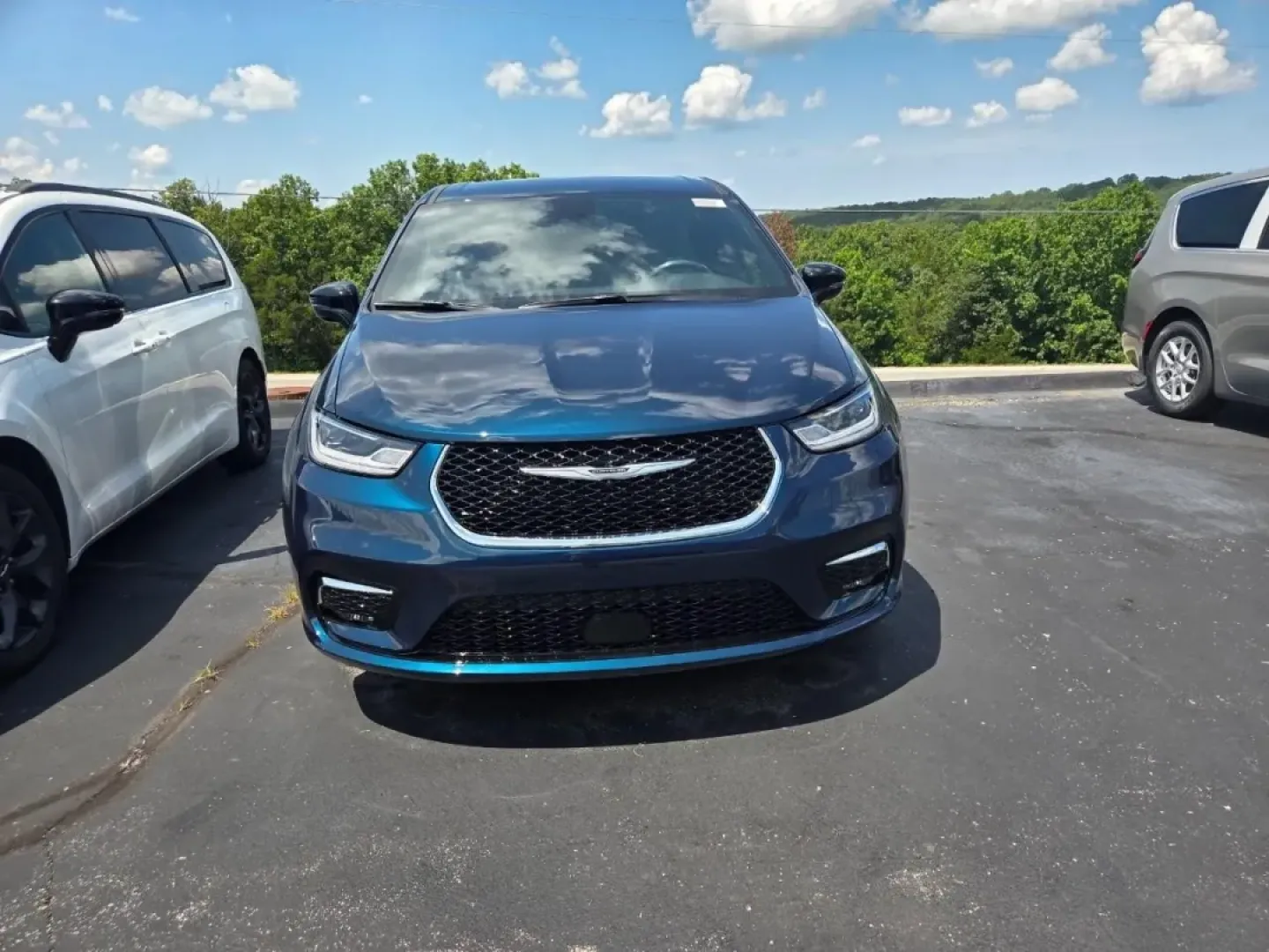2025 Chrysler Pacifica Select (2C4RC1BG9SR) with an Other engine, Automatic transmission, located at 12830 Highway 21, De Soto, MO, 63020, (636) 337-7777, 38.153099, -90.573624 - **Discover the Ultimate Family Companion: 2025 Chrysler Pacifica at Pettus CDJR DeSoto**<br /> <br /> Are you ready to elevate your family adventures? The 2025 Chrysler Pacifica is the perfect vehicle for growing families seeking comfort, space, and reliability. With its stylish exterior in Fathom B - Photo#1