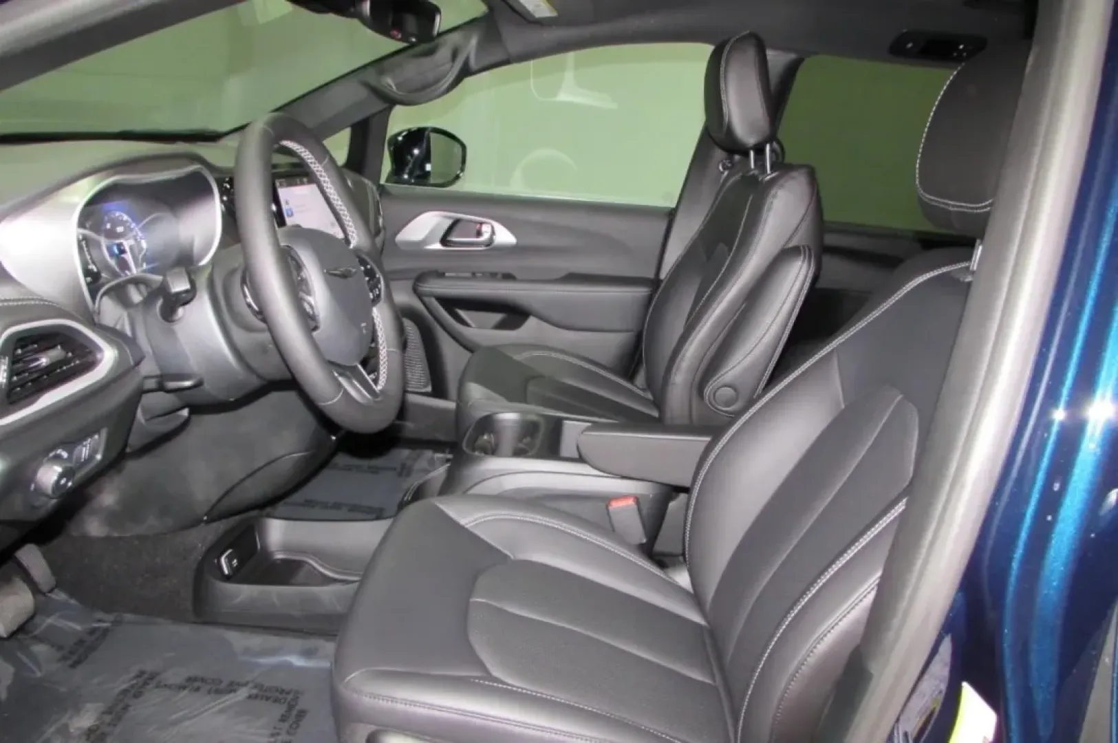 2025 /Black Chrysler Pacifica Select (2C4RC1BG9SR) with an Other engine, Automatic transmission, located at 12830 Highway 21, De Soto, MO, 63020, (636) 337-7777, 38.153099, -90.573624 - **Discover the Ultimate Family Companion: 2025 Chrysler Pacifica at Pettus CDJR DeSoto**<br /> <br /> Are you ready to elevate your family adventures? The 2025 Chrysler Pacifica is the perfect vehicle for growing families seeking comfort, space, and reliability. With its stylish exterior in Fathom B - Photo#10