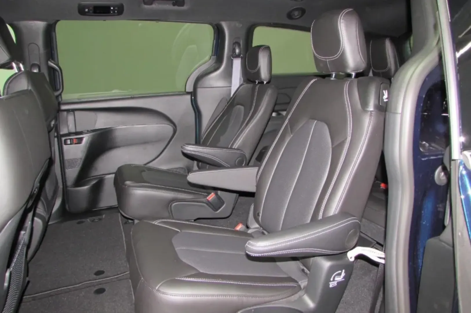2025 /Black Chrysler Pacifica Select (2C4RC1BG9SR) with an Other engine, Automatic transmission, located at 12830 Highway 21, De Soto, MO, 63020, (636) 337-7777, 38.153099, -90.573624 - **Discover the Ultimate Family Companion: 2025 Chrysler Pacifica at Pettus CDJR DeSoto**<br /> <br /> Are you ready to elevate your family adventures? The 2025 Chrysler Pacifica is the perfect vehicle for growing families seeking comfort, space, and reliability. With its stylish exterior in Fathom B - Photo#21