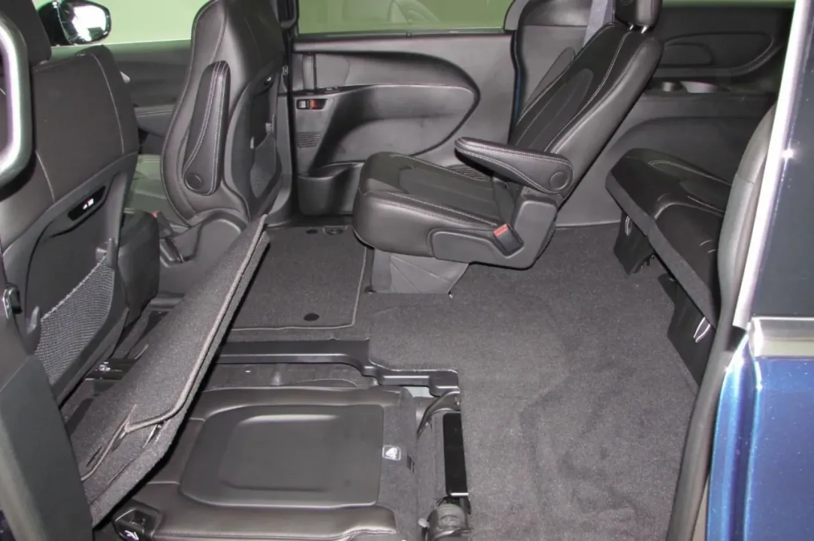 2025 /Black Chrysler Pacifica Select (2C4RC1BG9SR) with an Other engine, Automatic transmission, located at 12830 Highway 21, De Soto, MO, 63020, (636) 337-7777, 38.153099, -90.573624 - **Discover the Ultimate Family Companion: 2025 Chrysler Pacifica at Pettus CDJR DeSoto**<br /> <br /> Are you ready to elevate your family adventures? The 2025 Chrysler Pacifica is the perfect vehicle for growing families seeking comfort, space, and reliability. With its stylish exterior in Fathom B - Photo#26