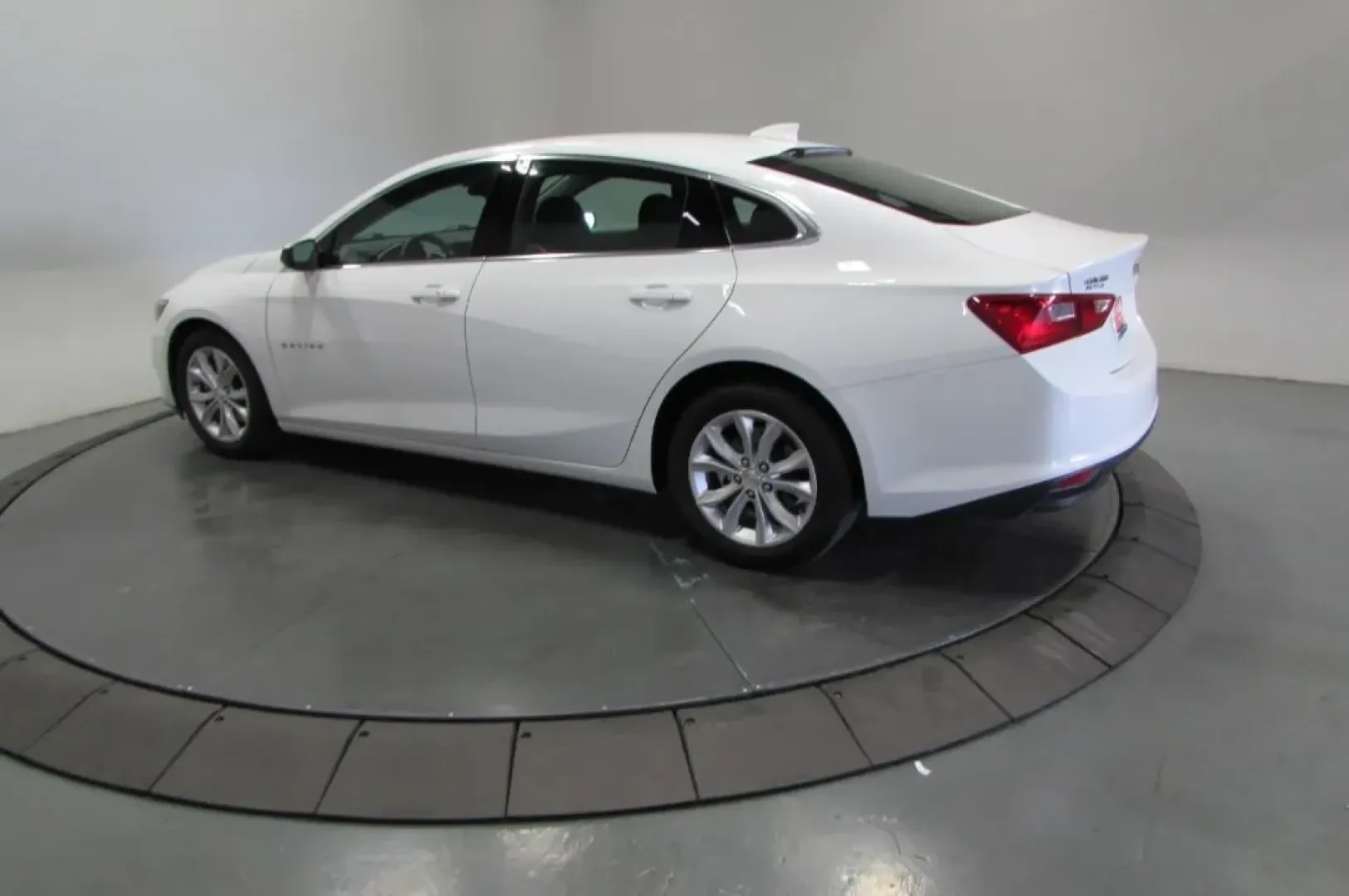 2023 /Black Chevrolet Malibu LT 1LT (1G1ZD5STXPF) with an Other engine, Automatic transmission, located at 12836 Highway 21, De Soto, MO, 63020, (636) 337-7777, 38.151867, -90.575615 - **Experience the Perfect Blend of Comfort and Efficiency with the 2023 Chevrolet Malibu LT** <br /> Whether you're commuting to work, running errands around De Soto, or planning a weekend getaway, the 2023 Chevrolet Malibu LT is the perfect companion for your daily adventures. Designed for those wh - Photo#4