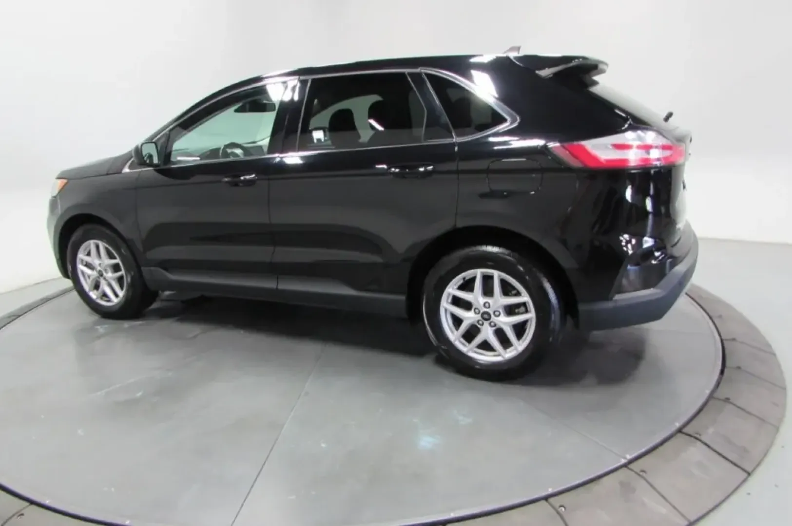 2023 /Dune Leather Ford Edge SEL (2FMPK4J97PB) with an Other engine, Automatic transmission, located at 12836 Highway 21, De Soto, MO, 63020, (636) 337-7777, 38.151867, -90.575615 - **Unleash Your Adventurous Spirit with the 2023 Ford Edge at Pettus Ford De Soto!**<br /> <br /> Are you ready to elevate your family's weekend getaways, daily commutes, or off-road adventures? Look no further than this stunning 2023 Ford Edge, a perfect blend of style, performance, and comfort desi - Photo#4