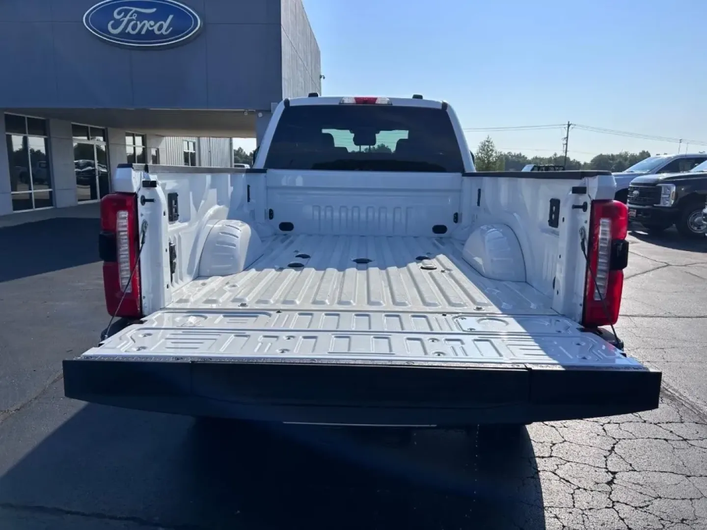 2025 /Baja Leather Ford F-350SD (1FT8W3BT0SE) with an 6.7L engine, located at 141 Commercial Dr, Fredericktown, MO, 63645, (573) 783-6432, 37.570087, -90.320648 - ### Experience the Ultimate Heavy-Duty Capability with the 2025 Ford Super Duty F-350 SRW!<br /> <br /> If you're looking for a truck that can handle any challenge thrown its way, from weekend projects to heavy towing, look no further than this impressive 2025 Ford Super Duty F-350 SRW. Perfect for - Photo#4