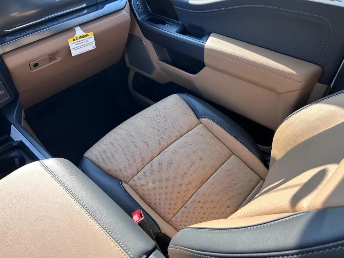 2025 /Baja Leather Ford F-350SD (1FT8W3BT0SE) with an 6.7L engine, located at 141 Commercial Dr, Fredericktown, MO, 63645, (573) 783-6432, 37.570087, -90.320648 - ### Experience the Ultimate Heavy-Duty Capability with the 2025 Ford Super Duty F-350 SRW!<br /> <br /> If you're looking for a truck that can handle any challenge thrown its way, from weekend projects to heavy towing, look no further than this impressive 2025 Ford Super Duty F-350 SRW. Perfect for - Photo#15