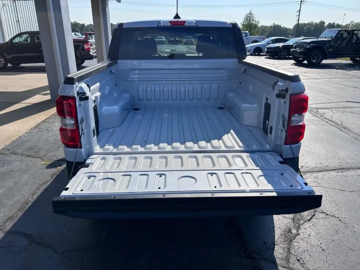 2025 /Navy Pier/Aspen Gray Cloth Ford Maverick XLT (3FTTW8H3XSR) with an 2.5L Hybrid engine, Automatic transmission, located at 141 Commercial Dr, Fredericktown, MO, 63645, (573) 783-6432, 37.570087, -90.320648 - ### Explore the Great Outdoors with the 2025 Ford Maverick XLT: Your Perfect Adventure Companion Awaits!<br /> <br /> If you've been dreaming of weekend getaways, outdoor adventures, or simply need a reliable truck for daily commutes, look no further than the 2025 Ford Maverick XLT available at Pett - Photo#4