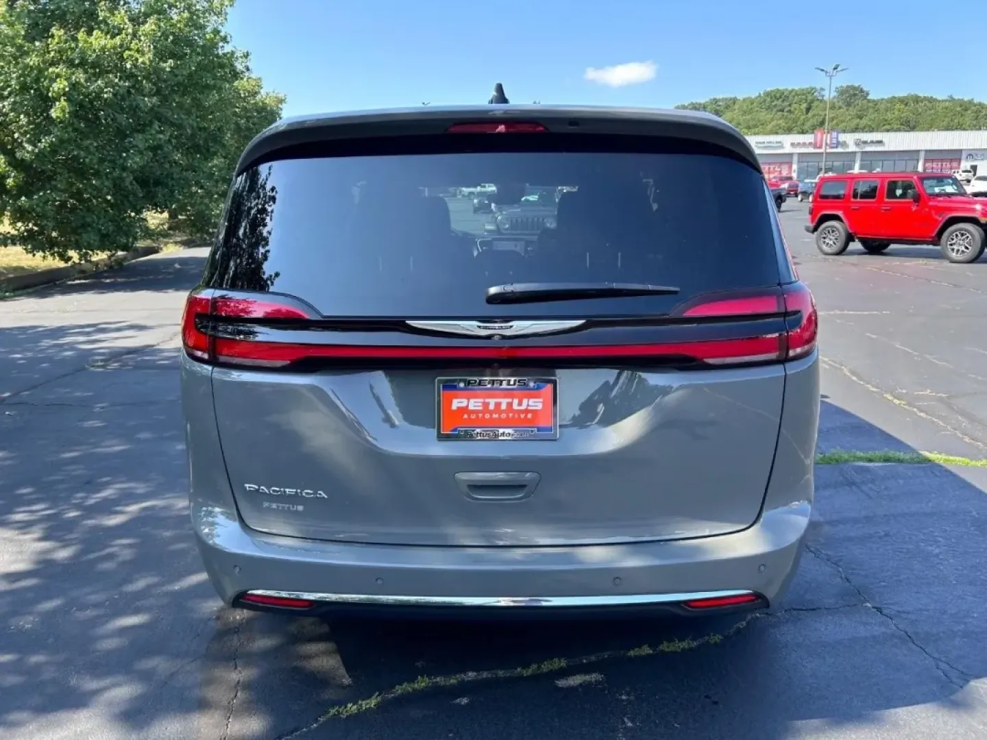2025 /Black Leather Chrysler Pacifica Select (2C4RC1BG3SR) with an 3.6L V6 24V VVT UPG I engine, Automatic transmission, located at 970 Woodlawn Dr., Farmington, MO, 63640, (573) 431-7800, 37.825642, -90.468674 - **Embrace Family Adventures in the 2025 Chrysler Pacifica: Your Perfect Minivan Awaits!**<br /> <br /> Are you in search of a vehicle that can effortlessly blend your daily routines with spontaneous family adventures? Look no further than the 2025 Chrysler Pacifica, available now at Pettus CDJR Farm - Photo#3