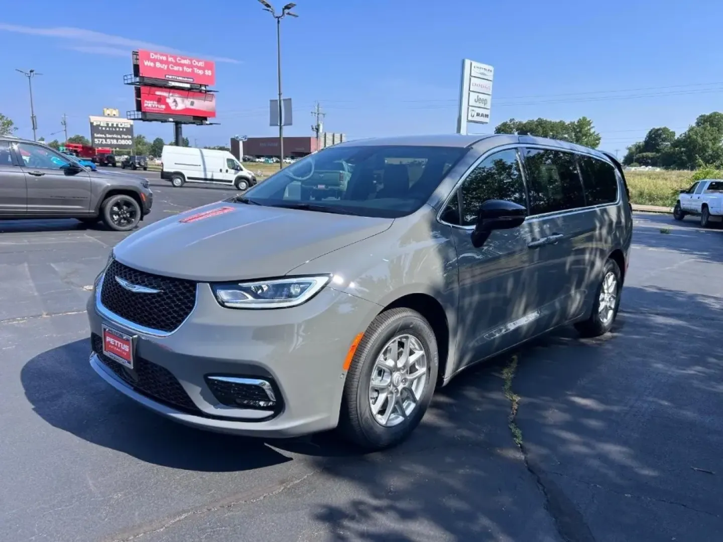 2025 /Black Leather Chrysler Pacifica Select (2C4RC1BG3SR) with an 3.6L V6 24V VVT UPG I engine, Automatic transmission, located at 970 Woodlawn Dr., Farmington, MO, 63640, (573) 431-7800, 37.825642, -90.468674 - **Embrace Family Adventures in the 2025 Chrysler Pacifica: Your Perfect Minivan Awaits!**<br /> <br /> Are you in search of a vehicle that can effortlessly blend your daily routines with spontaneous family adventures? Look no further than the 2025 Chrysler Pacifica, available now at Pettus CDJR Farm - Photo#7
