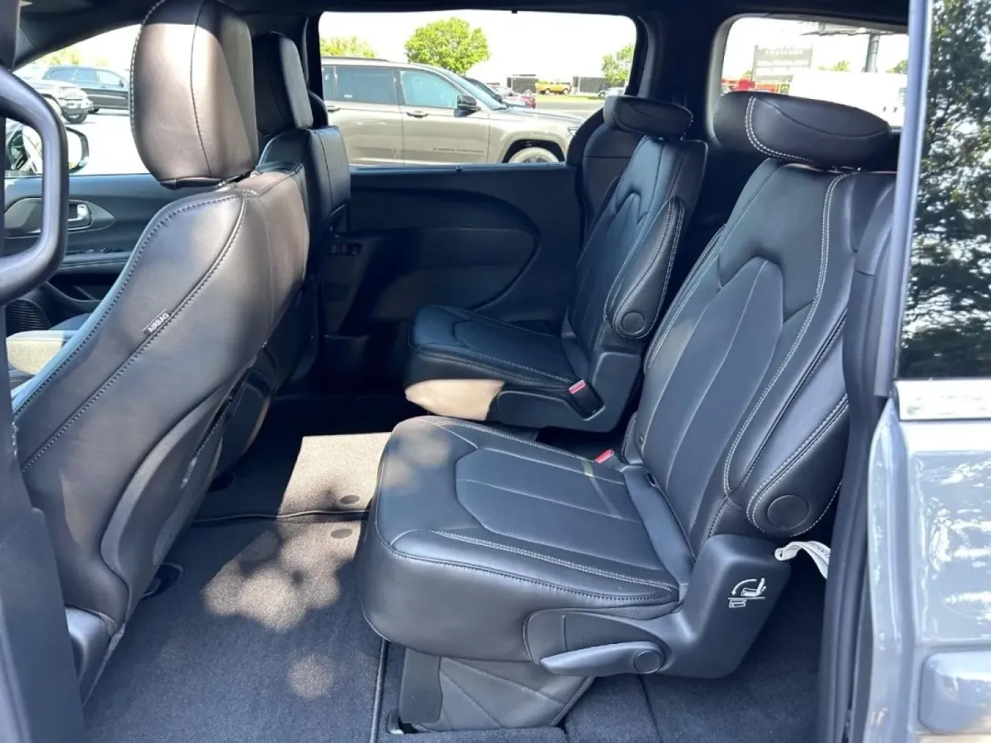 2025 /Black Leather Chrysler Pacifica Select (2C4RC1BG3SR) with an 3.6L V6 24V VVT UPG I engine, Automatic transmission, located at 970 Woodlawn Dr., Farmington, MO, 63640, (573) 431-7800, 37.825642, -90.468674 - **Embrace Family Adventures in the 2025 Chrysler Pacifica: Your Perfect Minivan Awaits!**<br /> <br /> Are you in search of a vehicle that can effortlessly blend your daily routines with spontaneous family adventures? Look no further than the 2025 Chrysler Pacifica, available now at Pettus CDJR Farm - Photo#10