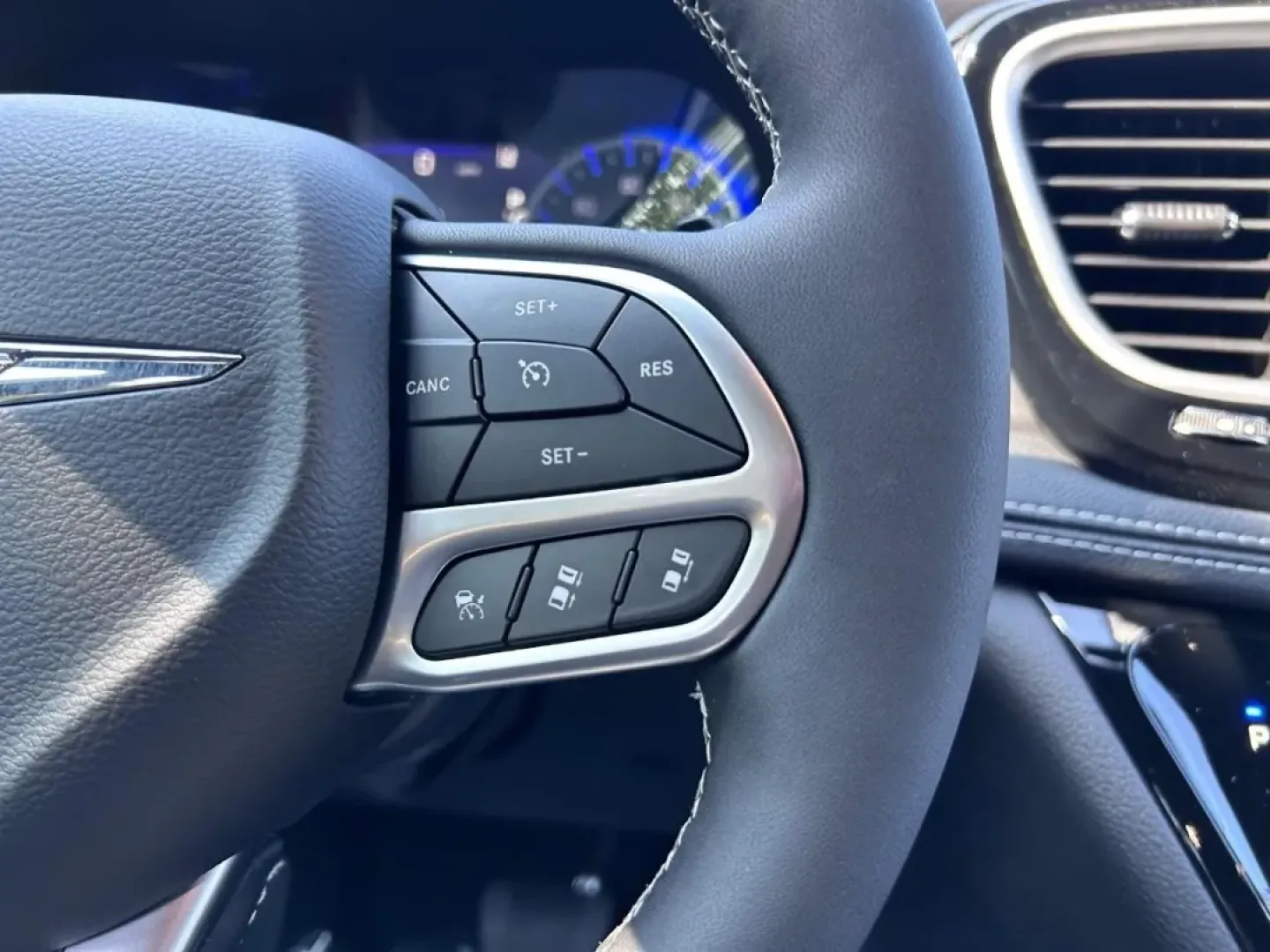 2025 /Black Leather Chrysler Pacifica Select (2C4RC1BG3SR) with an 3.6L V6 24V VVT UPG I engine, Automatic transmission, located at 970 Woodlawn Dr., Farmington, MO, 63640, (573) 431-7800, 37.825642, -90.468674 - **Embrace Family Adventures in the 2025 Chrysler Pacifica: Your Perfect Minivan Awaits!**<br /> <br /> Are you in search of a vehicle that can effortlessly blend your daily routines with spontaneous family adventures? Look no further than the 2025 Chrysler Pacifica, available now at Pettus CDJR Farm - Photo#15