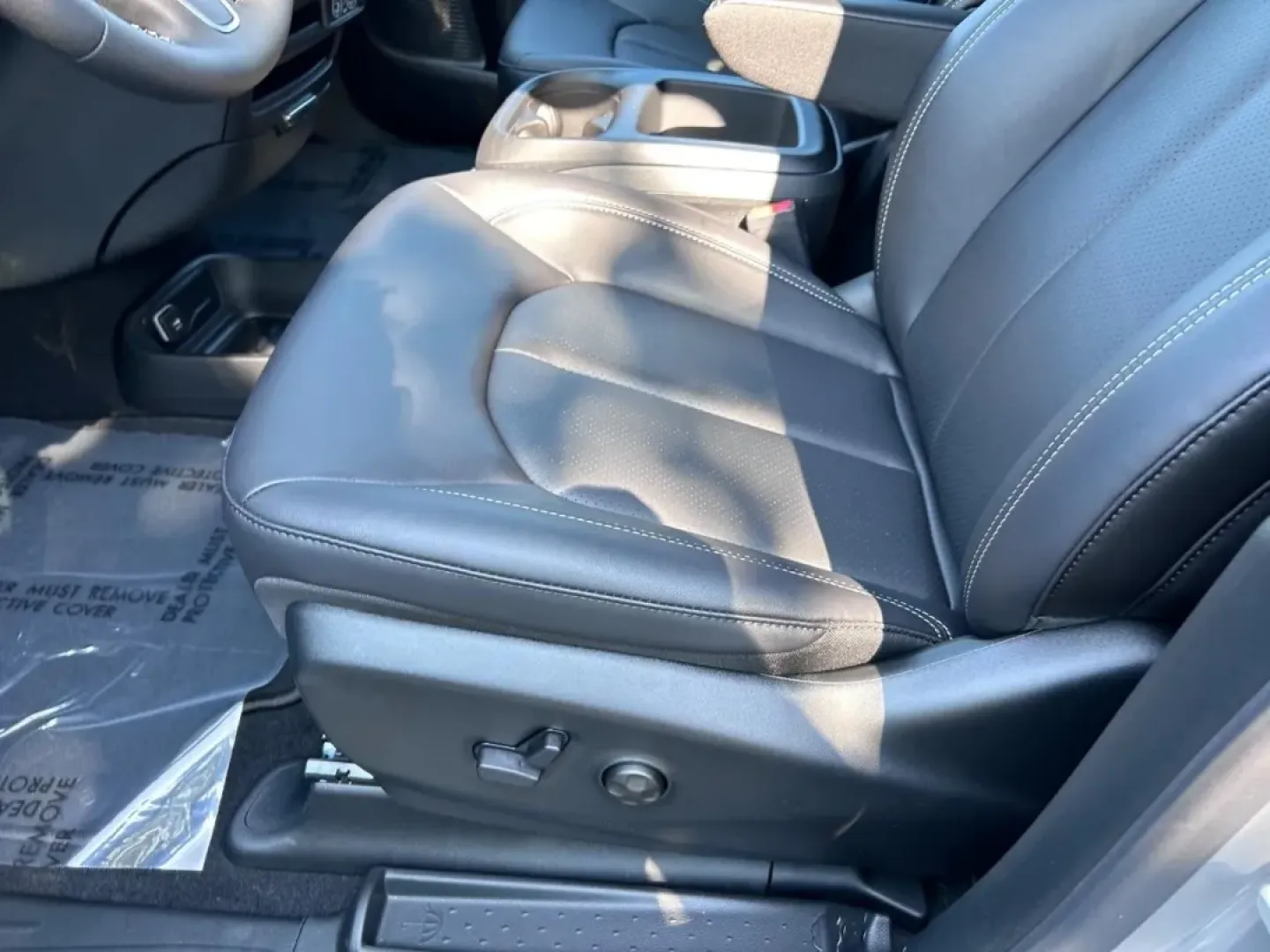 2025 /Black Leather Chrysler Pacifica Select (2C4RC1BG3SR) with an 3.6L V6 24V VVT UPG I engine, Automatic transmission, located at 970 Woodlawn Dr., Farmington, MO, 63640, (573) 431-7800, 37.825642, -90.468674 - **Embrace Family Adventures in the 2025 Chrysler Pacifica: Your Perfect Minivan Awaits!**<br /> <br /> Are you in search of a vehicle that can effortlessly blend your daily routines with spontaneous family adventures? Look no further than the 2025 Chrysler Pacifica, available now at Pettus CDJR Farm - Photo#22